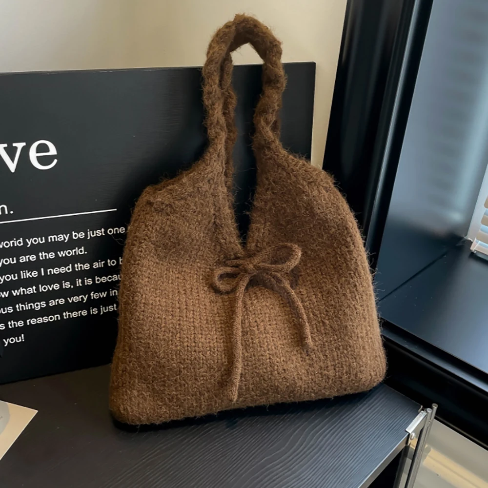 Корейская вязаная сумка Ins, женская осенне-зимняя однотонная вязаная сумка с бантом, повседневные универсальные сумки на одно плечо 
Корейская вязаная сумка Ins, женская осенне-зимняя однотонная вязаная сумка с бантом, повседневные универсальные сумки на одно плечо