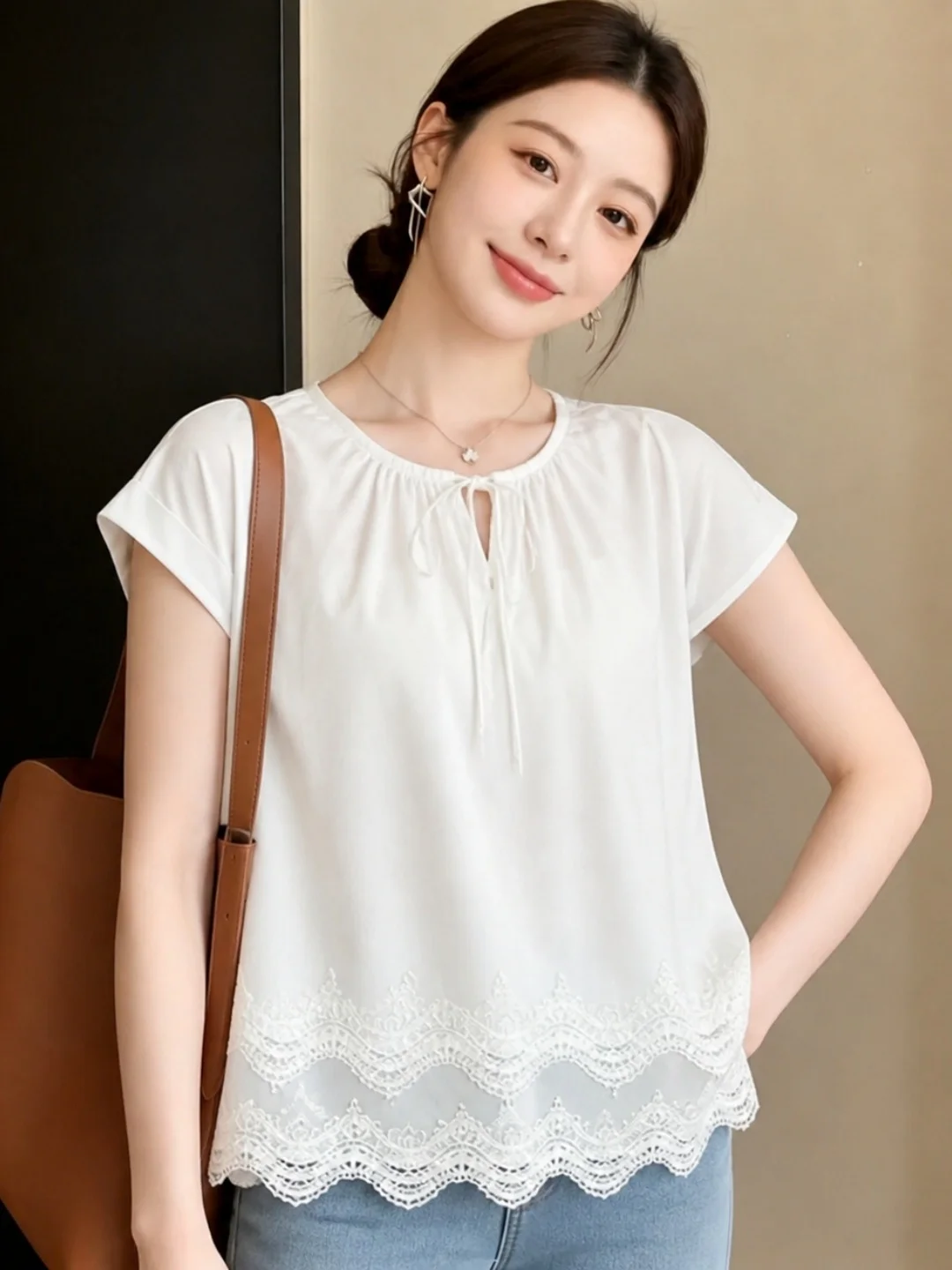 Summer 2026 Women's Lace Splice Design Casual Loose Short Sleeve Shirt Fashionable Sun Protection Top Commute Style round Neck
Summer 2026 Women's Lace Splice Design Casual Loose Short Sleeve Shirt Fashionable Sun Protection Top Commute Style round Neck
