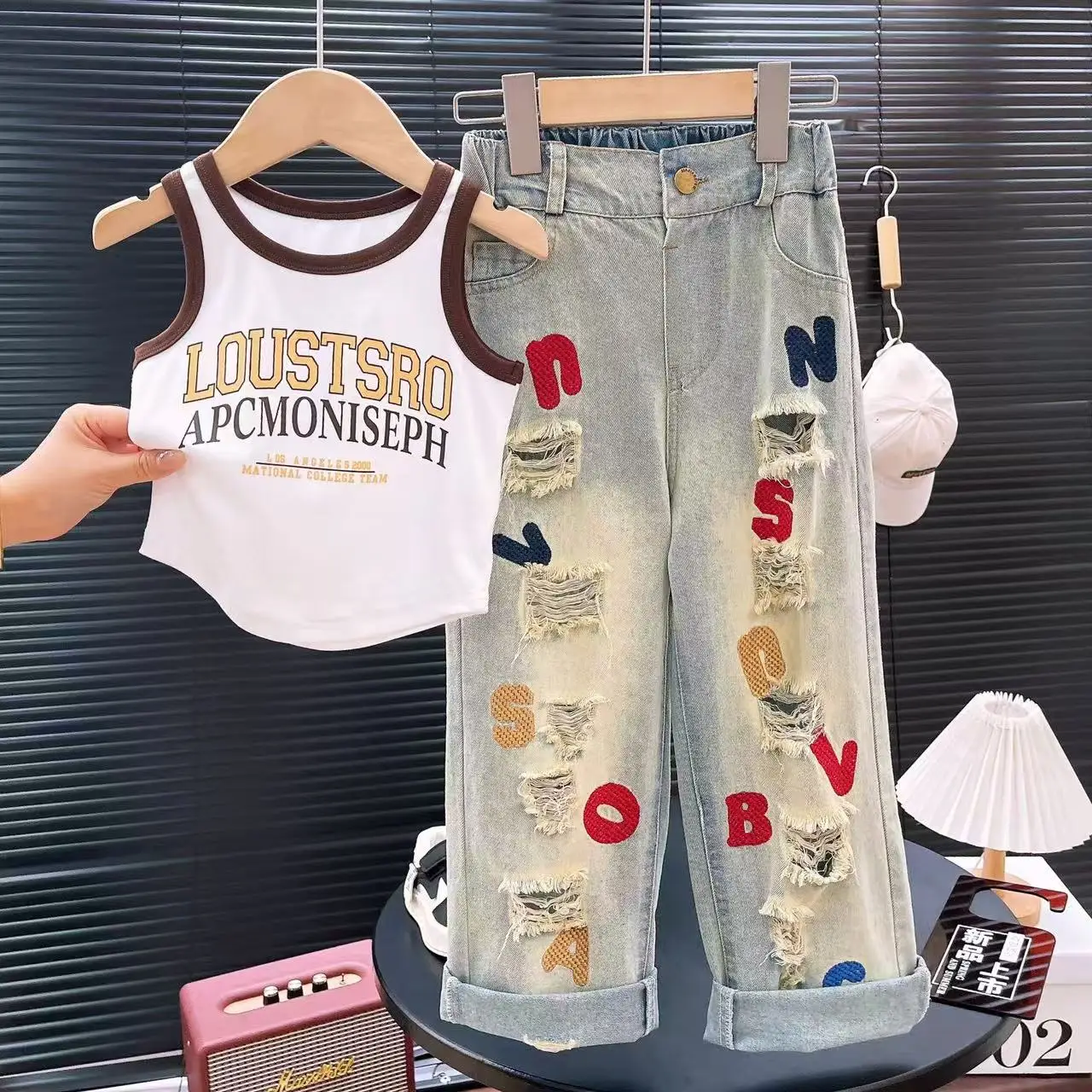 2025 Spring/Summer 3-12Y Girls' Set Medium Large Children's Fashion T-shirt Plus Ripped Alphabet Embroidered Jeans Two-piece Set
2025 Spring/Summer 3-12Y Girls' Set Medium Large Children's Fashion T-shirt Plus Ripped Alphabet Embroidered Jeans Two-piece Set