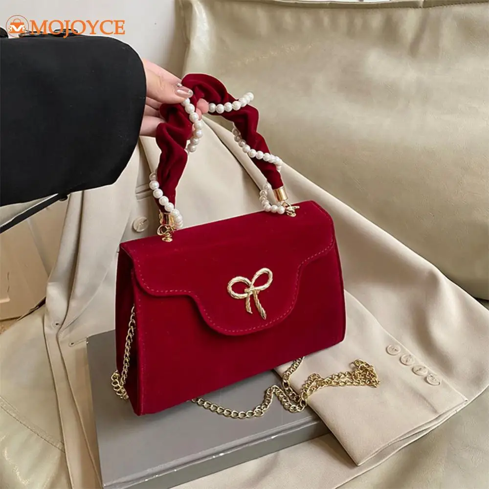 Elegant Red Velvet Shoulder Bag with Chain Pearl Flower Banquet Bags for Women Luxury Designer Handbag Trendy Dinner Bag Satchel
Elegant Red Velvet Shoulder Bag with Chain Pearl Flower Banquet Bags for Women Luxury Designer Handbag Trendy Dinner Bag Satchel