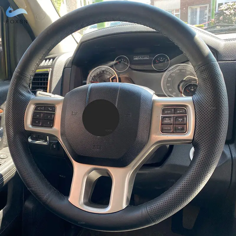 Мягкий черный перфорированный кожаный чехол для Dodge RAM 1500 Classic 2012-2022 2500 3500 5500 2012-2018, накладка на руль автомобиля
Мягкий черный перфорированный кожаный чехол для Dodge RAM 1500 Classic 2012-2022 2500 3500 5500 2012-2018, накладка на руль автомобиля