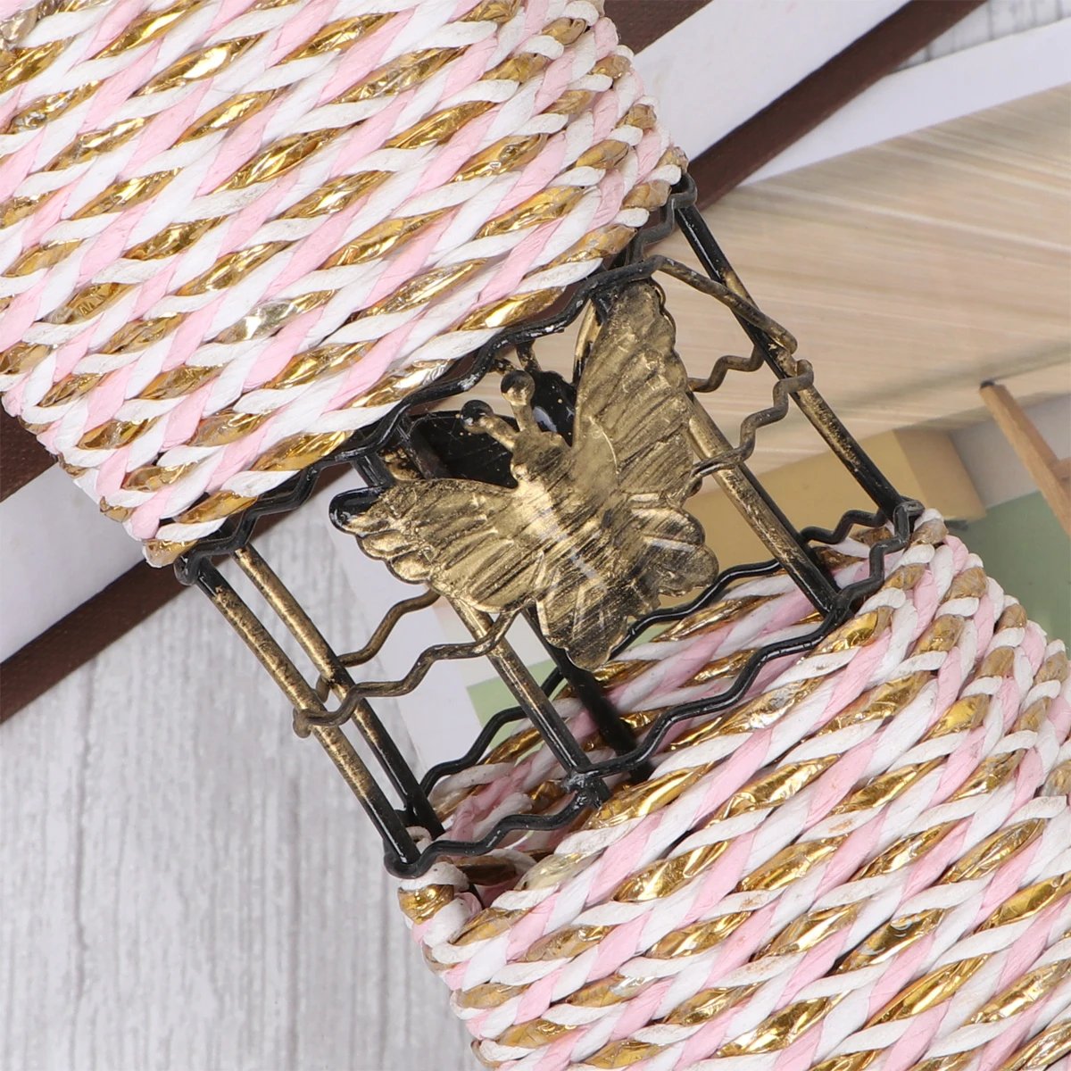 1Pcs Iron Art Flower Vase Pink Simulated Rattan Woven Mini Vase for Indoor Outdoor Garden Balcony Handmade Decorative
1Pcs Iron Art Flower Vase Pink Simulated Rattan Woven Mini Vase for Indoor Outdoor Garden Balcony Handmade Decorative