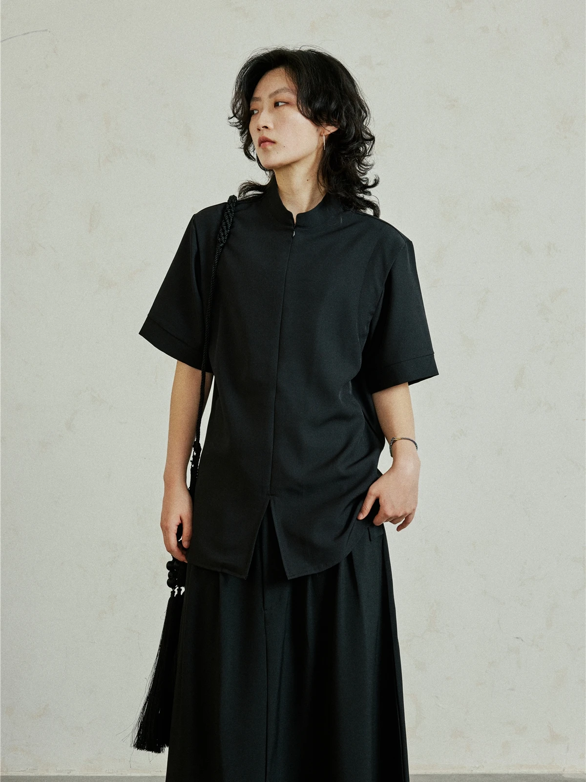 Sunyvonne Original Design Short Sleeve Zipper Stand Collar Loose Fit Shirt Tailored Look Casual Women's Fashion Summer 2025
Sunyvonne Original Design Short Sleeve Zipper Stand Collar Loose Fit Shirt Tailored Look Casual Women's Fashion Summer 2025