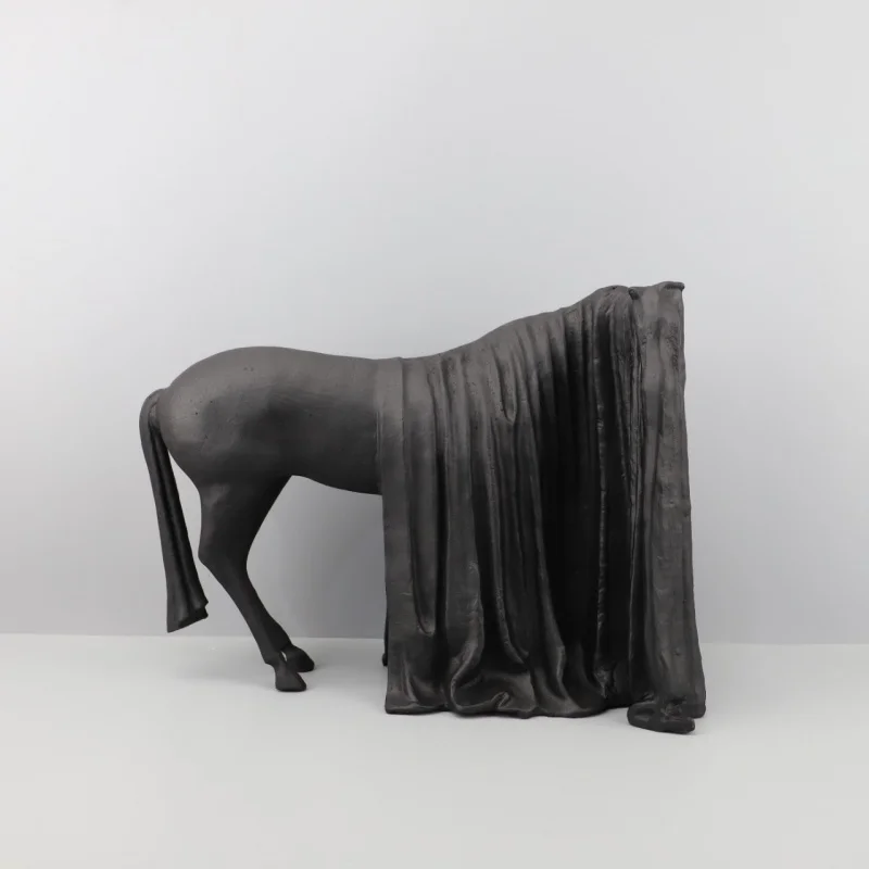 Simple Modern Abstract Animal Sculpture Horse Ornament Sales Office Model Room Living Room Entrance Home Art Decoration
Simple Modern Abstract Animal Sculpture Horse Ornament Sales Office Model Room Living Room Entrance Home Art Decoration