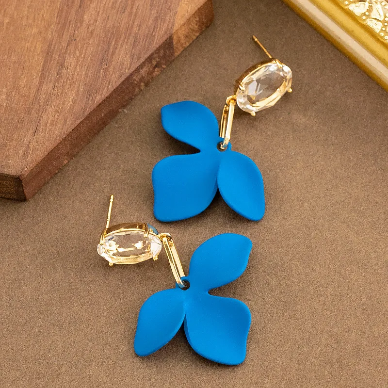 Fashionable, super fairy, sweet temperament, irregular lacquered petal earrings, light luxury and fashionable commuting earrings
Fashionable, super fairy, sweet temperament, irregular lacquered petal earrings, light luxury and fashionable commuting earrings
