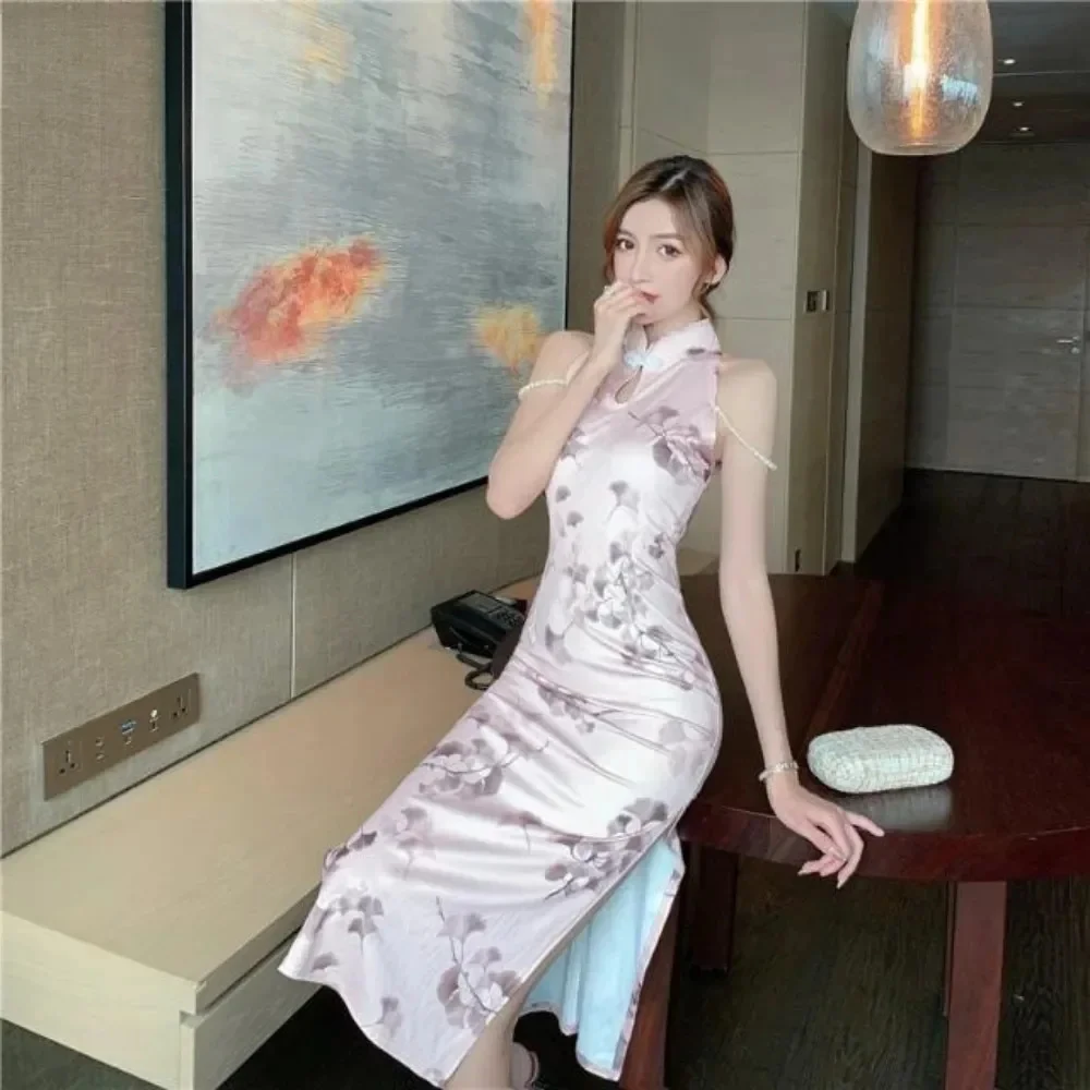 Китайская девушка темперамент жемчуг с разрезом темперамент Cheongsam молодая сексуальная одежда женское Ципао Интернет знаменитости новый летний хит ретро
Китайская девушка темперамент жемчуг с разрезом темперамент Cheongsam молодая сексуальная одежда женское Ципао Интернет знаменитости новый летний хит ретро