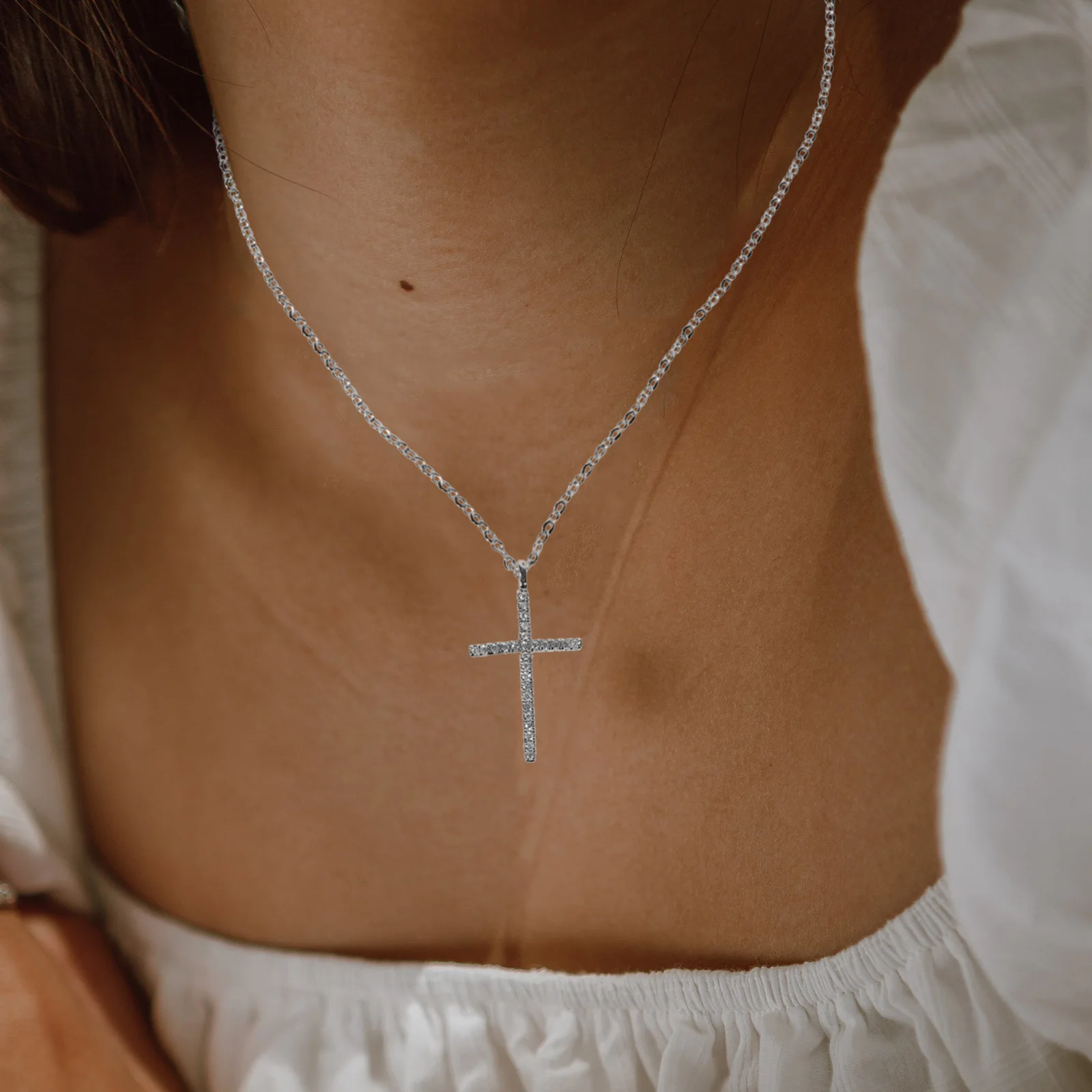 Exquisite Rhinestone Cross Charm Pendant Necklace Simple Chain Necklace for Celebration Wedding Office Trendy Women Necklaces
Exquisite Rhinestone Cross Charm Pendant Necklace Simple Chain Necklace for Celebration Wedding Office Trendy Women Necklaces