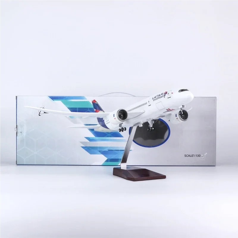 43cm 1:130 Scale Model Plane B787 Latam Airways Assemble Aircraft Diecast Resin Aviation Collection Accessories With Stable Base
43cm 1:130 Scale Model Plane B787 Latam Airways Assemble Aircraft Diecast Resin Aviation Collection Accessories With Stable Base