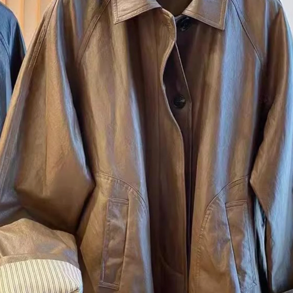 Ретро-кожаная куртка-жакет для мужчин, повседневная, больших размеров, до 300 фунтов, для пар, осенне-зимнее длинное пальто для подростков
Ретро-кожаная куртка-жакет для мужчин, повседневная, больших размеров, до 300 фунтов, для пар, осенне-зимнее длинное пальто для подростков