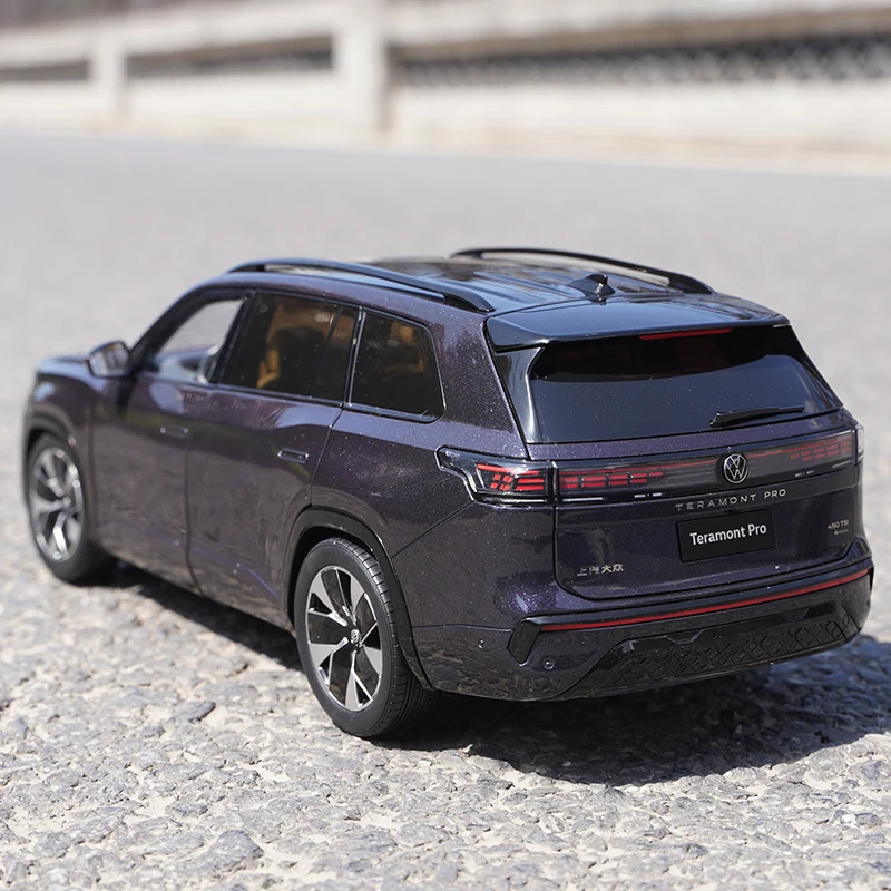 1:18 VW Teramont Pro SUV Alloy Car Model Diecast Metal Toy Off-road Vehicles Car Model High Simulation Collection Childrens Gift
1:18 VW Teramont Pro SUV Alloy Car Model Diecast Metal Toy Off-road Vehicles Car Model High Simulation Collection Childrens Gift