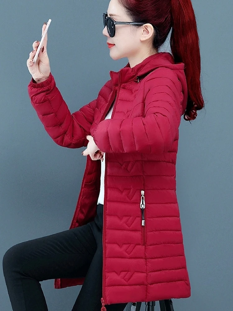 Утепленная модная хлопковая куртка для женщин среднего и старшего возраста, средней длины, приталенного кроя, зимняя, новая, теплая, стильная.
Утепленная модная хлопковая куртка для женщин среднего и старшего возраста, средней длины, приталенного кроя, зимняя, новая, теплая, стильная.