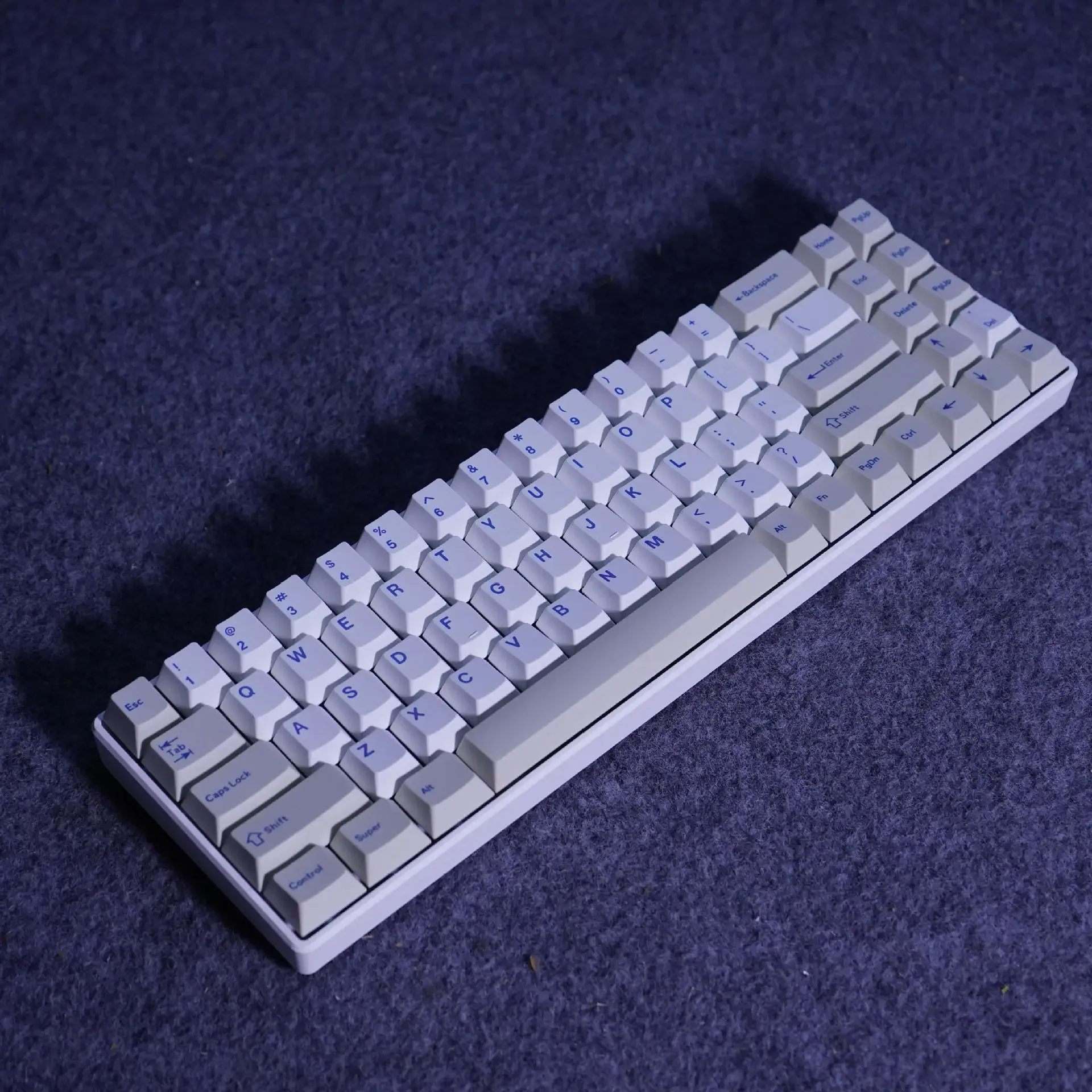 Retro gray and white PBT original factory highly sublimated keycaps mechanical keyboard customized personality full set
Retro gray and white PBT original factory highly sublimated keycaps mechanical keyboard customized personality full set