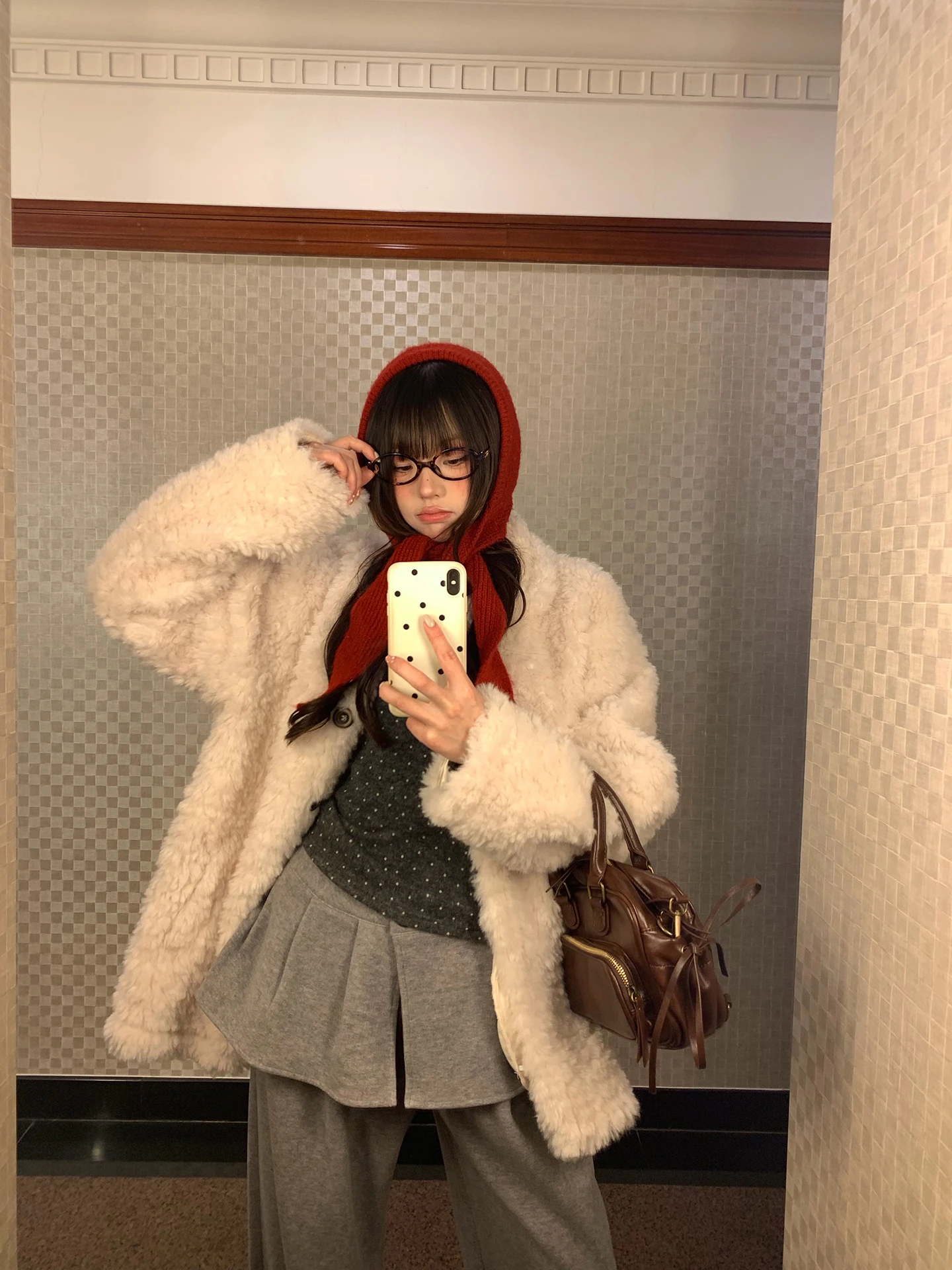 Новое женское зимнее пальто из искусственного меха и кожи, утепленное, белое, повседневное, для поездок на работу, с длинными рукавами
Новое женское зимнее пальто из искусственного меха и кожи, утепленное, белое, повседневное, для поездок на работу, с длинными рукавами