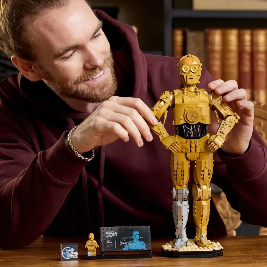 MINISO 1138pcs Star Battle C 3PO Robot 75398 Desktop decoration Bricks Assemble display Puzzle Blocks Model For Birthday Gift
MINISO 1138pcs Star Battle C 3PO Robot 75398 Desktop decoration Bricks Assemble display Puzzle Blocks Model For Birthday Gift