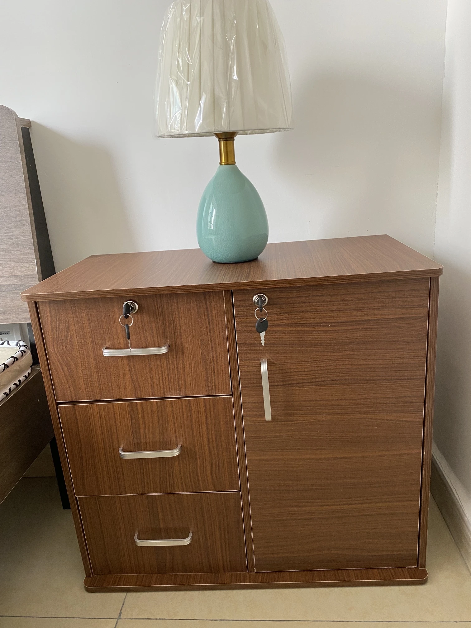 /Modern Wooden Bedside Table With Detachable Desk Storage Cabinet 3 Drawers Lockable Multifunctional Filing Cabinet Eco-Friendly
/Modern Wooden Bedside Table With Detachable Desk Storage Cabinet 3 Drawers Lockable Multifunctional Filing Cabinet Eco-Friendly