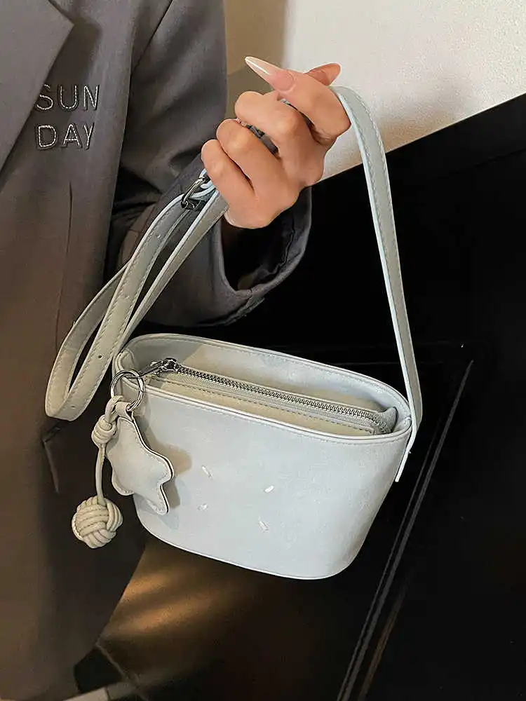 Spring Summer Versatile Crossbody Small Bag For Women New Fashion Mini Bucket Bag Simple Leisure Single Shoulder Underarm Bag
Spring Summer Versatile Crossbody Small Bag For Women New Fashion Mini Bucket Bag Simple Leisure Single Shoulder Underarm Bag