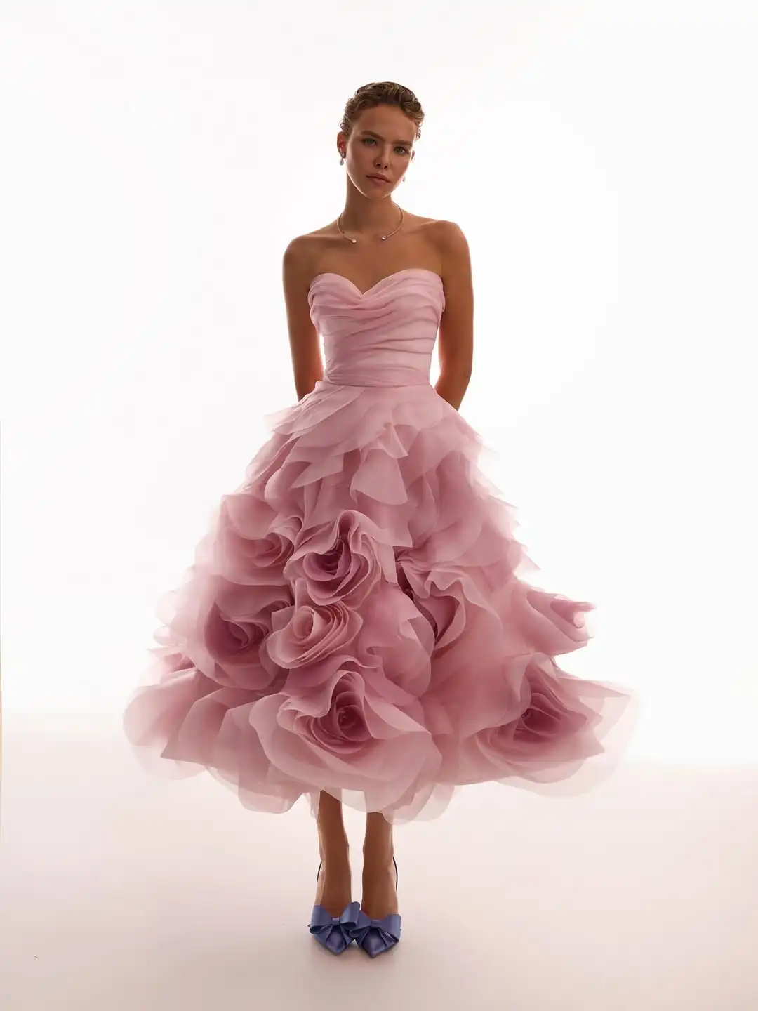 Gradient Pink Elegant Halter Formal Sleeveless Prom Dresses Sparkling Tulle Evening Dresses Form-Fitting Party Gowns
Gradient Pink Elegant Halter Formal Sleeveless Prom Dresses Sparkling Tulle Evening Dresses Form-Fitting Party Gowns