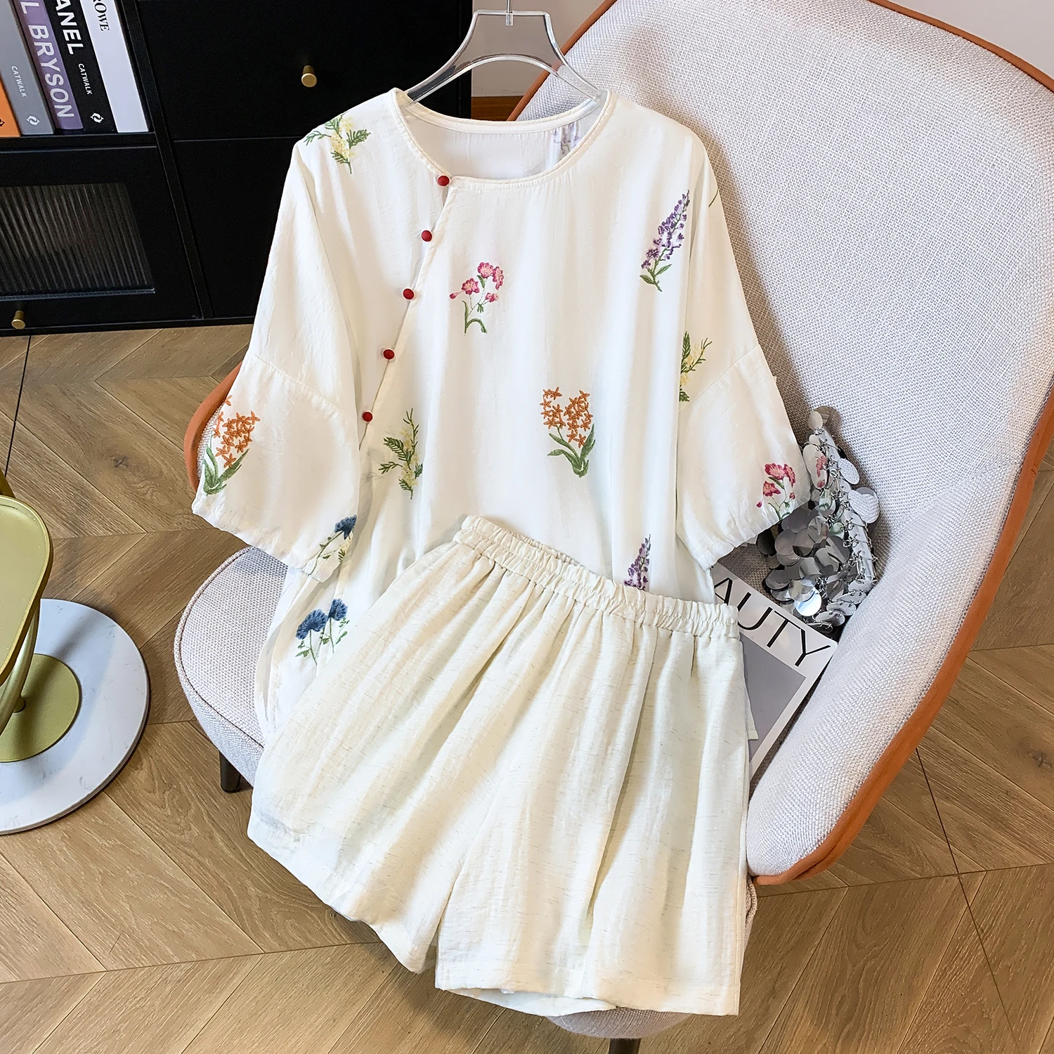 New Chinese Sle Floral Cotton Linen Women's Summer irt orts Set with Button Sve Wide Leg ort Pants Whole Set
New Chinese Sle Floral Cotton Linen Women's Summer irt orts Set with Button Sve Wide Leg ort Pants Whole Set