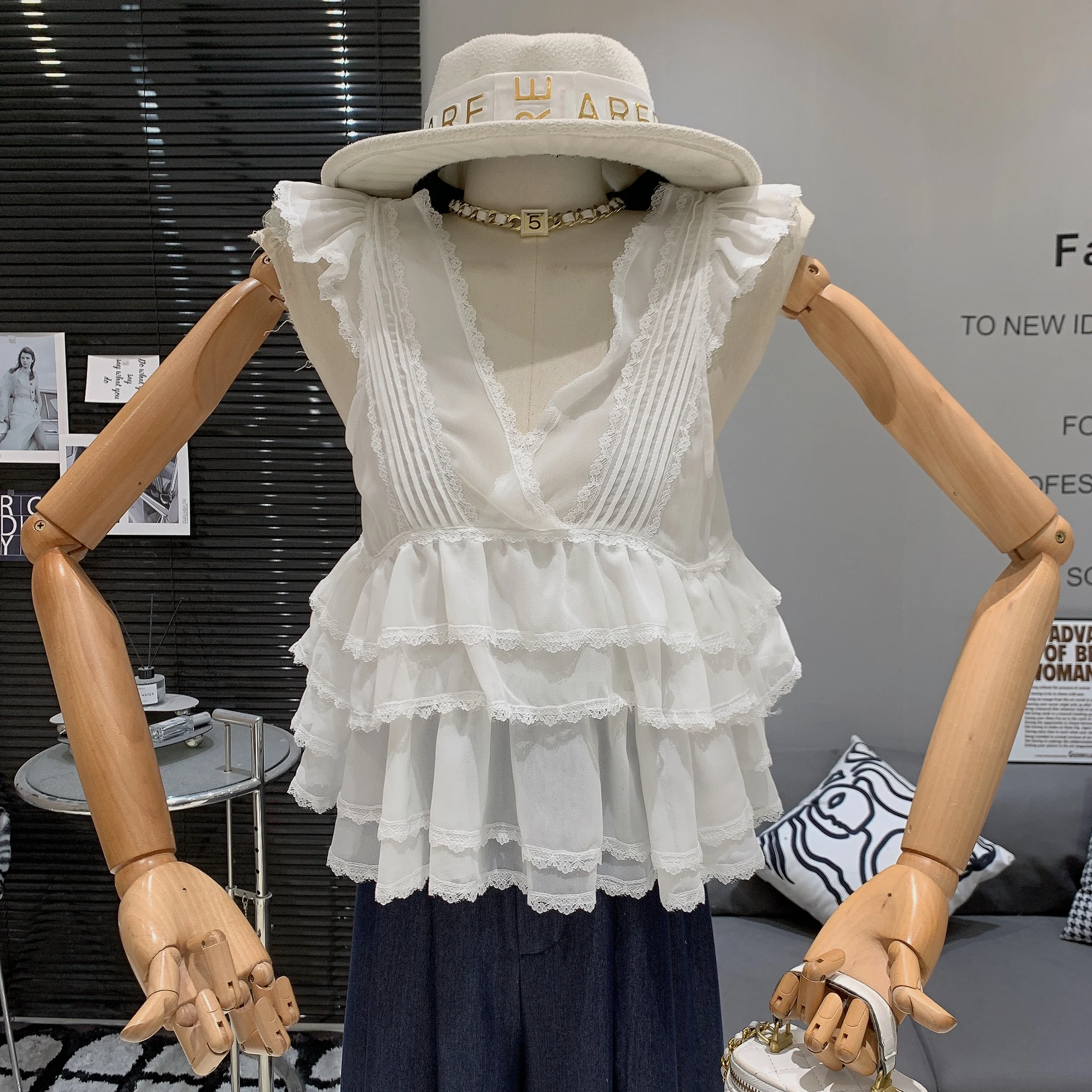 Women's Summer Sexy Deep V Necl Lace Ruffled Tank Top Lady Sweet Solid Color Backless Layered Ruffles Sleeveless Blouse
Women's Summer Sexy Deep V Necl Lace Ruffled Tank Top Lady Sweet Solid Color Backless Layered Ruffles Sleeveless Blouse