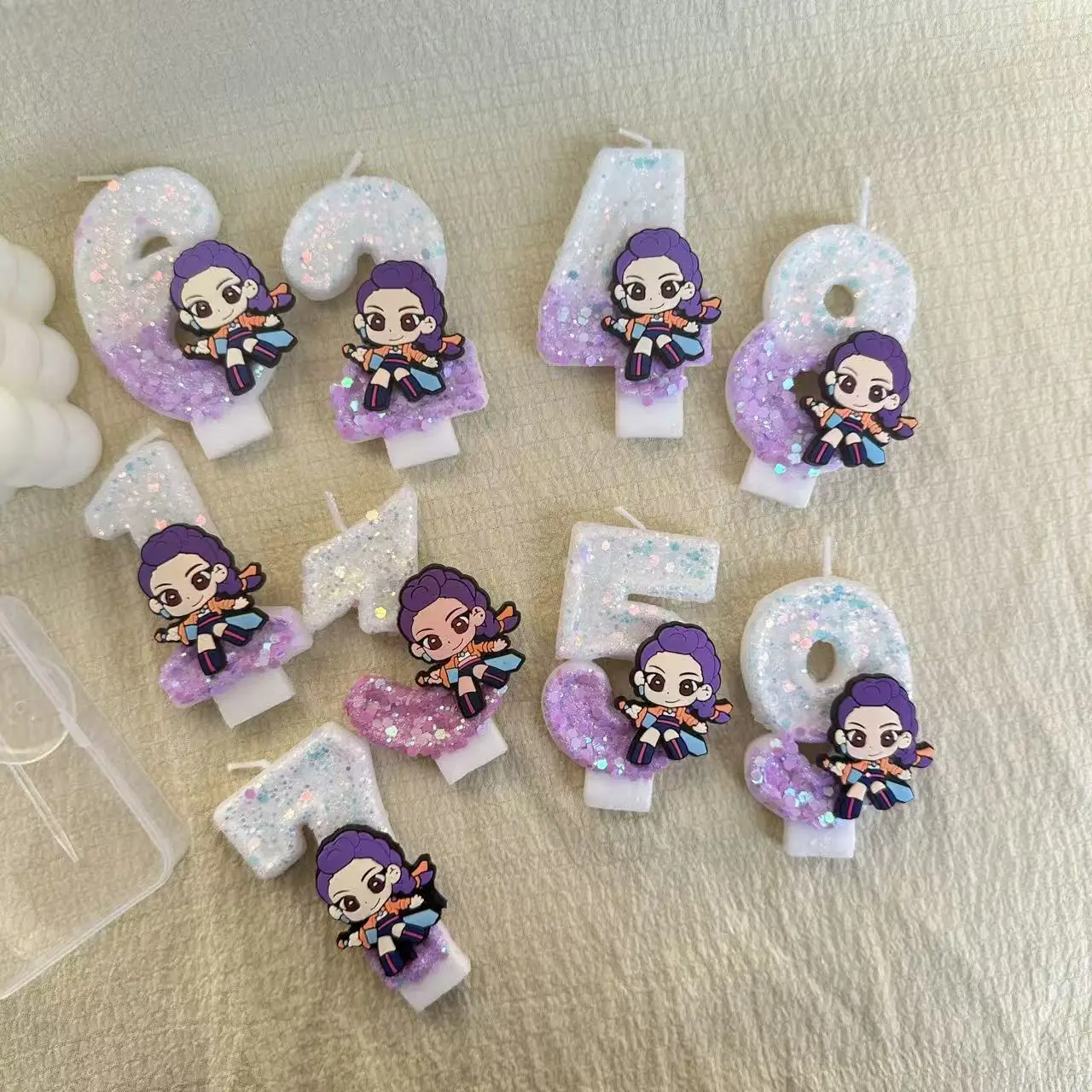 2026 new creative girl group anime birthday number candles, purple glitter anime cake decorations, suitable for fan parties.
2026 new creative girl group anime birthday number candles, purple glitter anime cake decorations, suitable for fan parties.