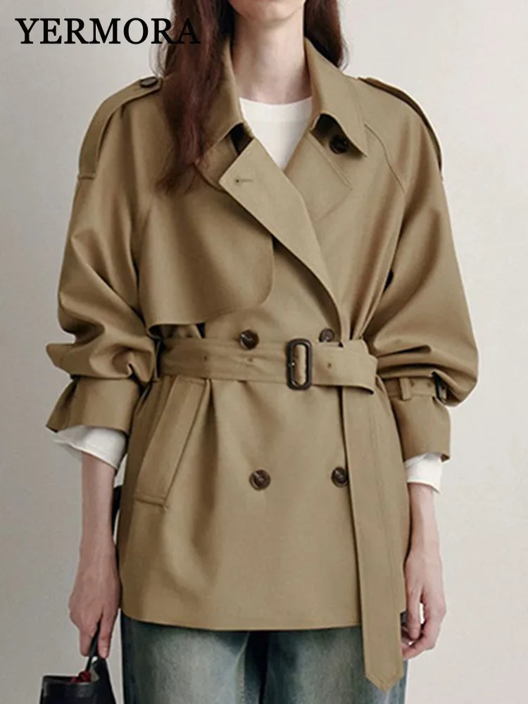 YERMORA Khaki Double Breasted Belt Short Trench Women Lapel Long Sleeve Loose New Windbreaker Fashion Tide Spring Autumn 2025
YERMORA Khaki Double Breasted Belt Short Trench Women Lapel Long Sleeve Loose New Windbreaker Fashion Tide Spring Autumn 2025