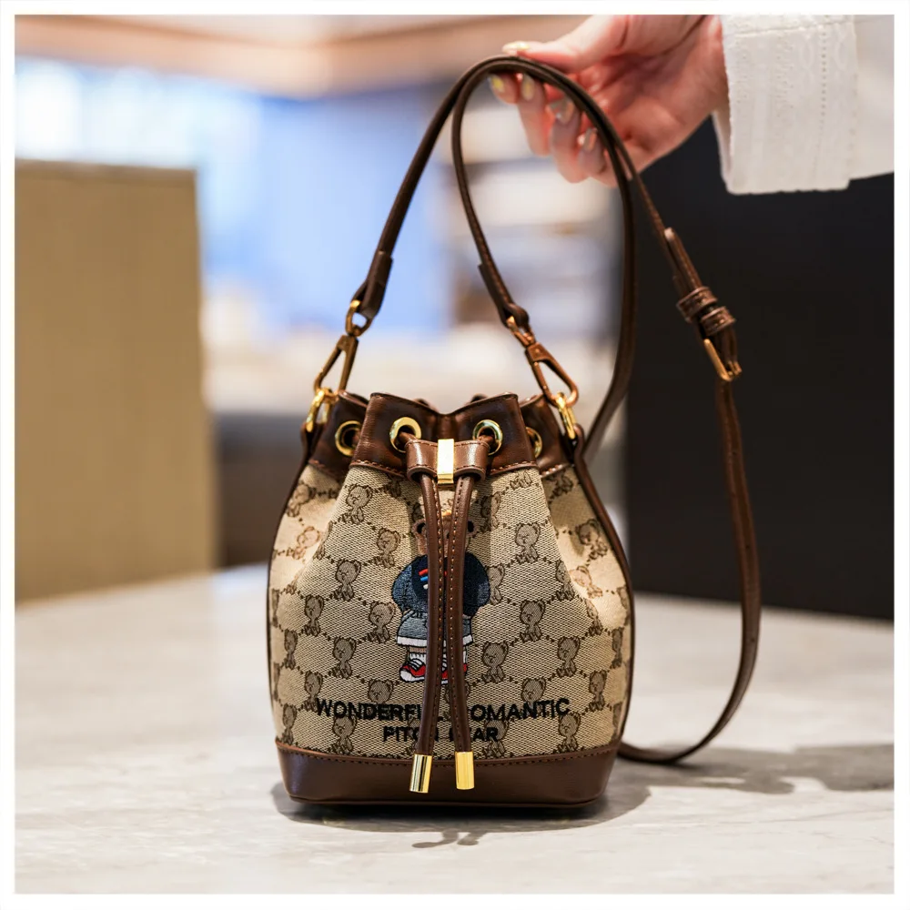 Beibaobao Summer New Bucket Bag Fashionable Single Shoulder Crossbody Bag Cartoon Bear Large Capacity Handbag messenger bag
Beibaobao Summer New Bucket Bag Fashionable Single Shoulder Crossbody Bag Cartoon Bear Large Capacity Handbag messenger bag