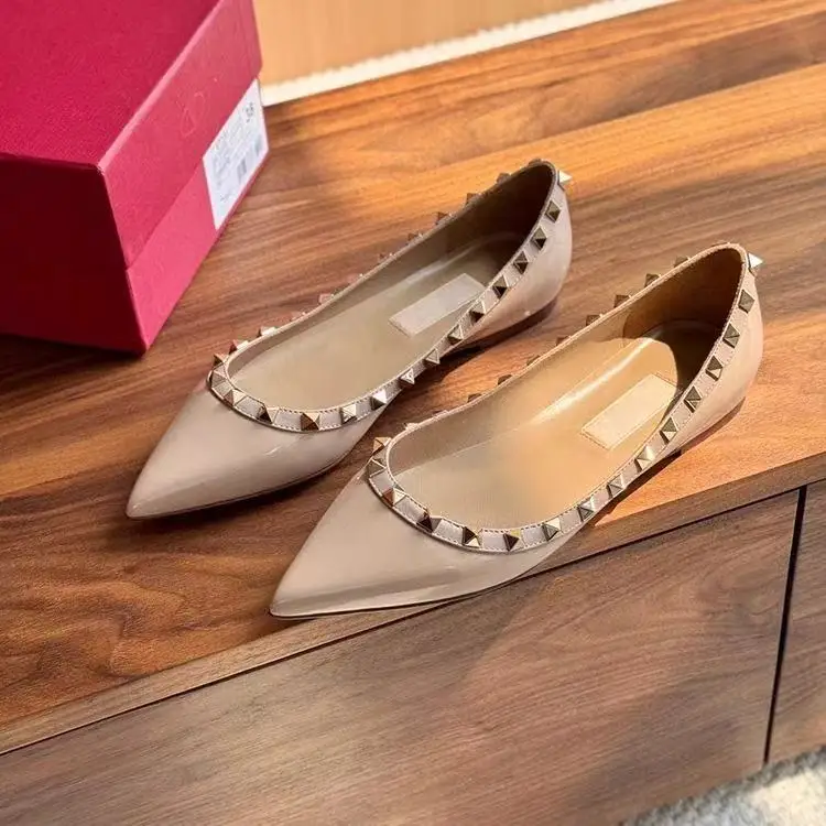 2025 New Women's Slip-On Boat Shoes Flat Bottom Soft Sole Pointed Toe Fashion Single Shoes Metal Rivet Leather Casual Shoes
2025 New Women's Slip-On Boat Shoes Flat Bottom Soft Sole Pointed Toe Fashion Single Shoes Metal Rivet Leather Casual Shoes