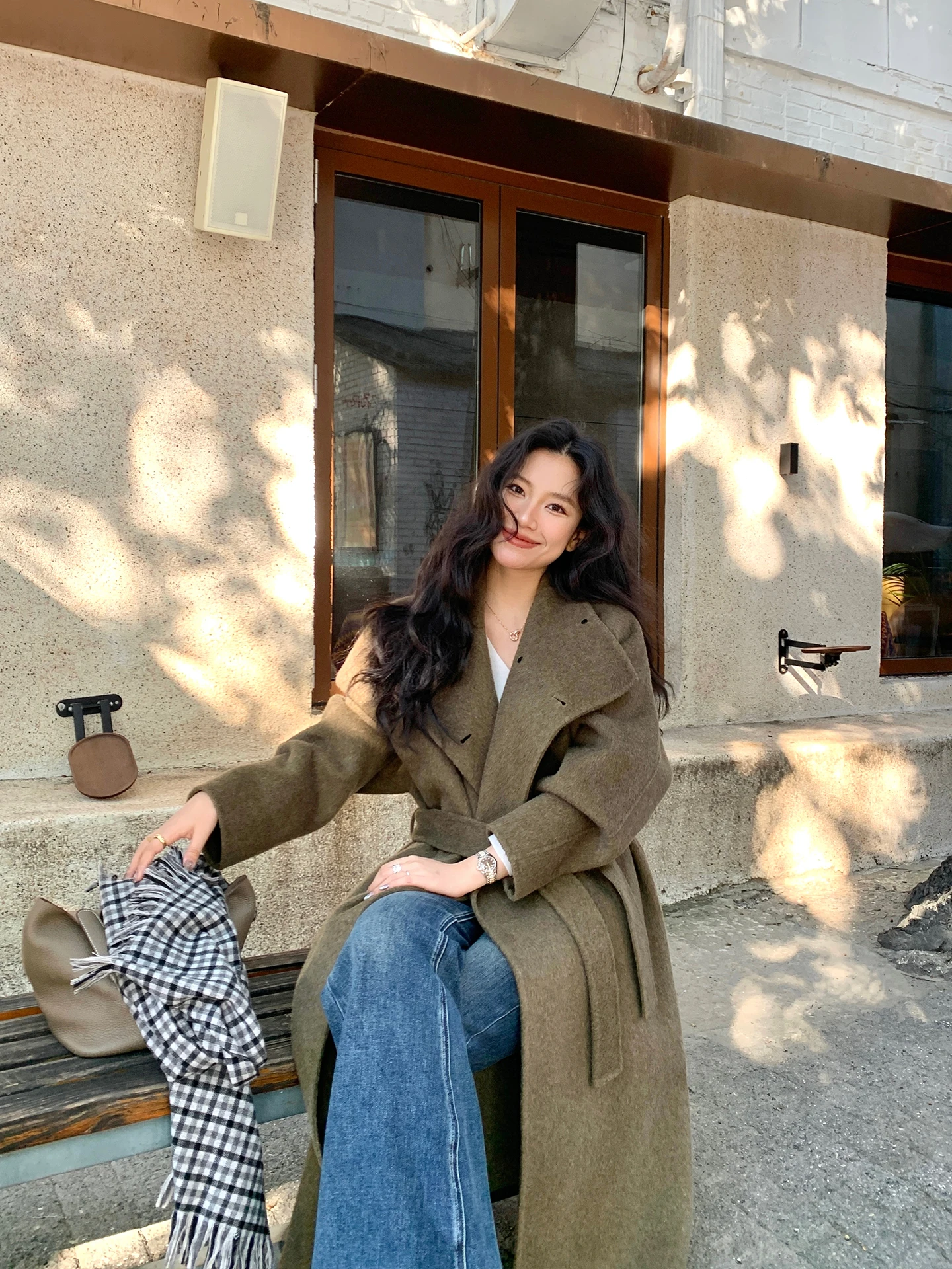 Женское длинное шерстяное двустороннее твидовое пальто DaqianwithU для зимы, для поездок на работу, с эффектом стройнящей талии, теплый верх, повседневный деловой стиль
Женское длинное шерстяное двустороннее твидовое пальто DaqianwithU для зимы, для поездок на работу, с эффектом стройнящей талии, теплый верх, повседневный деловой стиль