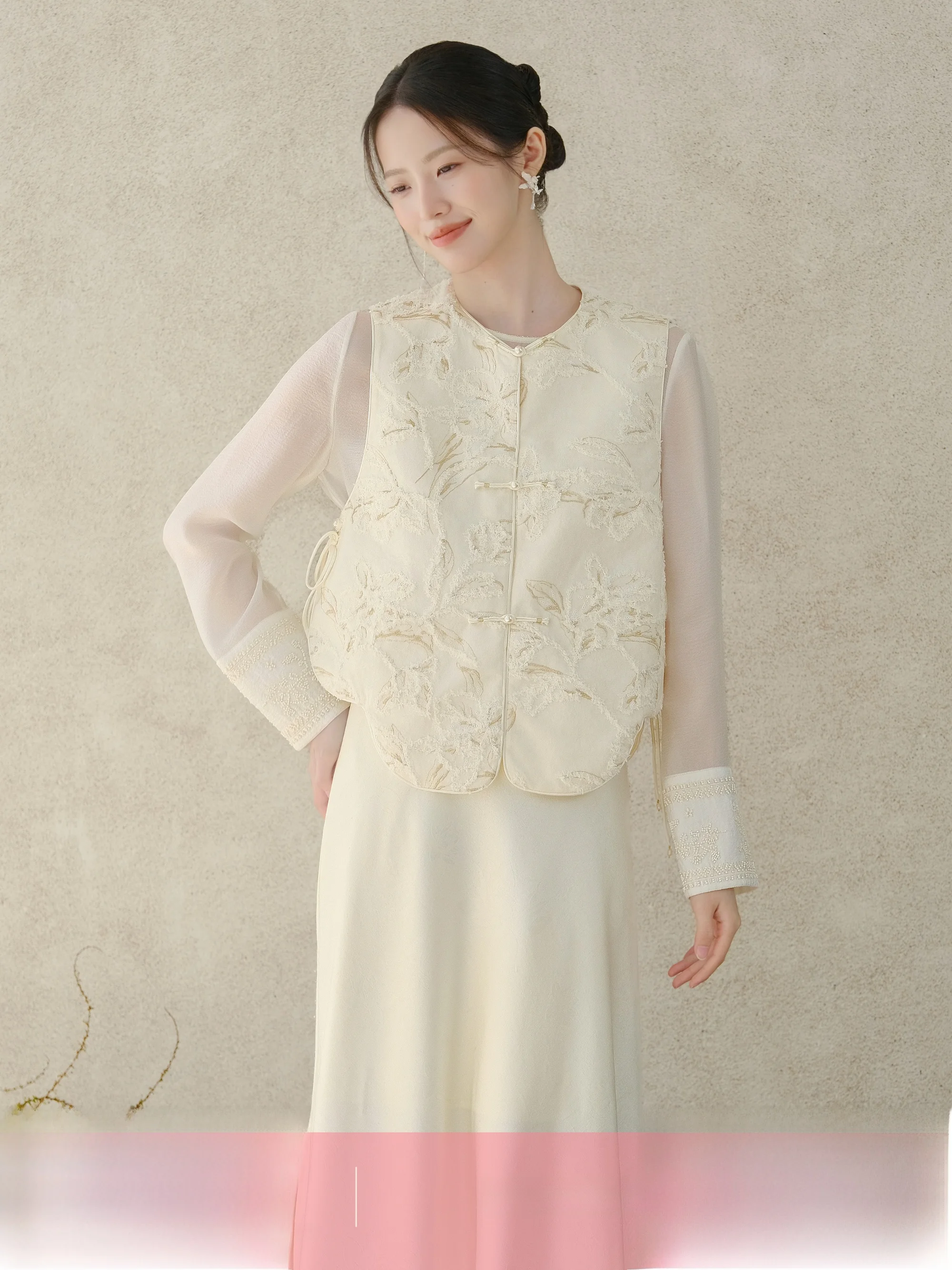 New Chinese Style Women's Vest Spring round Neck Double Layer Unique Top Mountain Embroidery Velvet Traditional Tang...
New Chinese Style Women's Vest Spring round Neck Double Layer Unique Top Mountain Embroidery Velvet Traditional Tang...