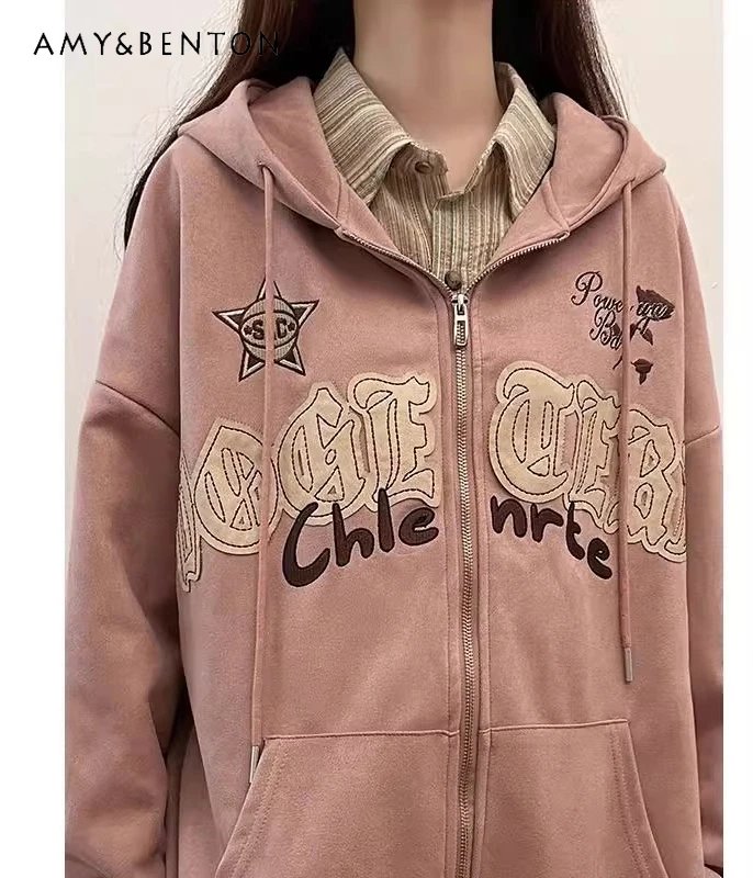 2025 Autumn New American Retro Style Loose Long Sleeve Zipper Pink Blue Brown Casual Regular Letter Print Hooded Sweatshirt
2025 Autumn New American Retro Style Loose Long Sleeve Zipper Pink Blue Brown Casual Regular Letter Print Hooded Sweatshirt