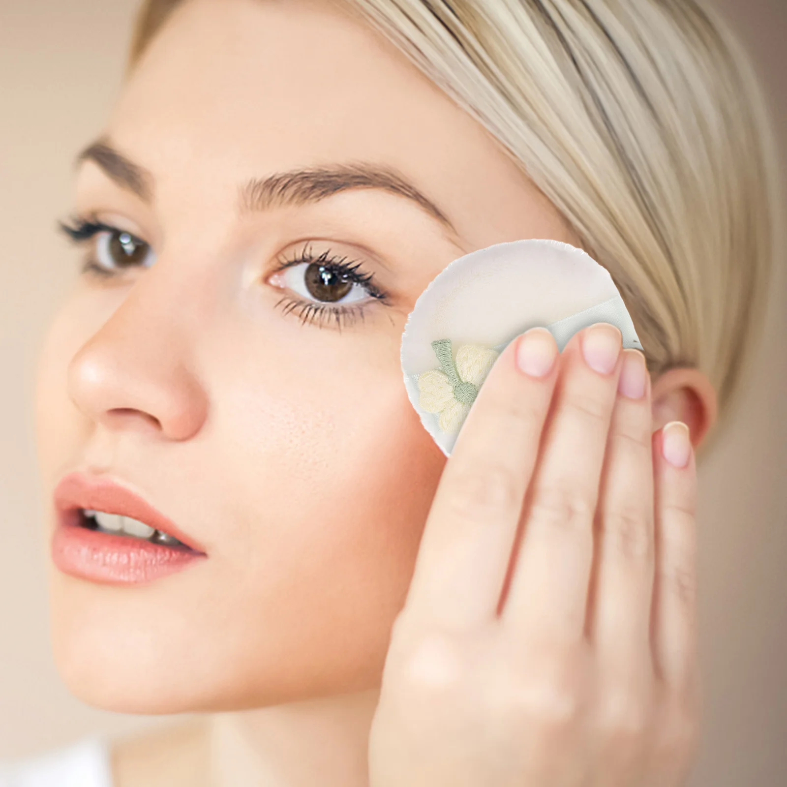 2Pcs Soft Large Powder Puff Embroidered Applicator for Face Body Loose Powder Makeup Blending Makeup Cushion Puff
2Pcs Soft Large Powder Puff Embroidered Applicator for Face Body Loose Powder Makeup Blending Makeup Cushion Puff