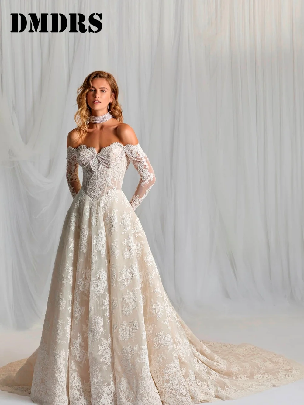 Charming Off-Shoulder Long-Sleeve Wedding Dresses Stylish Appliqué Bridal Gowns Elegant Lace A-Line Floor-Length Wedding Gowns V
Charming Off-Shoulder Long-Sleeve Wedding Dresses Stylish Appliqué Bridal Gowns Elegant Lace A-Line Floor-Length Wedding Gowns V