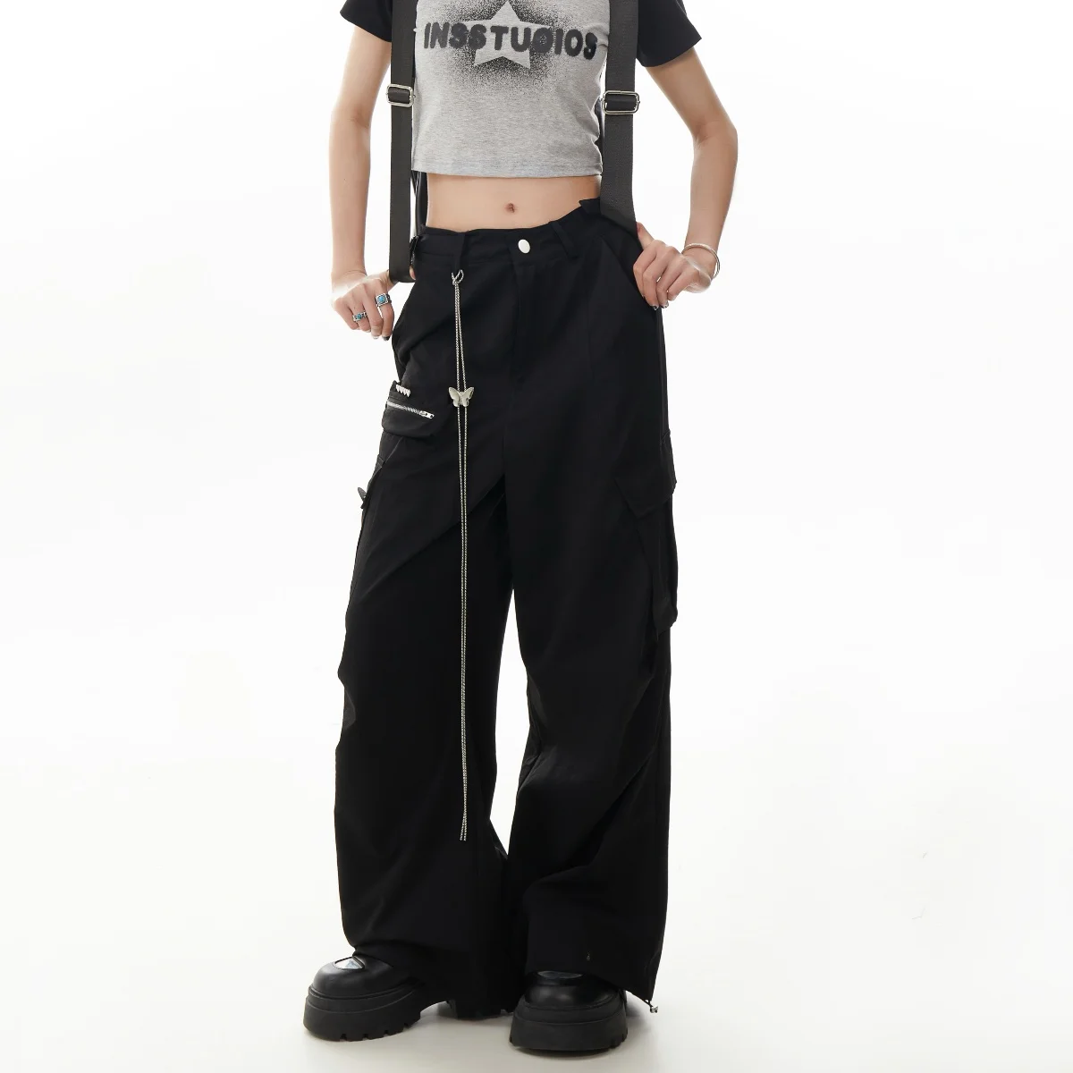Women's 2000s Black Gothic Cargo Pants Y2K Korean Commute Adjustable Waist Loose Straight-Leg Trousers with Butterfly Belt Pants
Women's 2000s Black Gothic Cargo Pants Y2K Korean Commute Adjustable Waist Loose Straight-Leg Trousers with Butterfly Belt Pants
