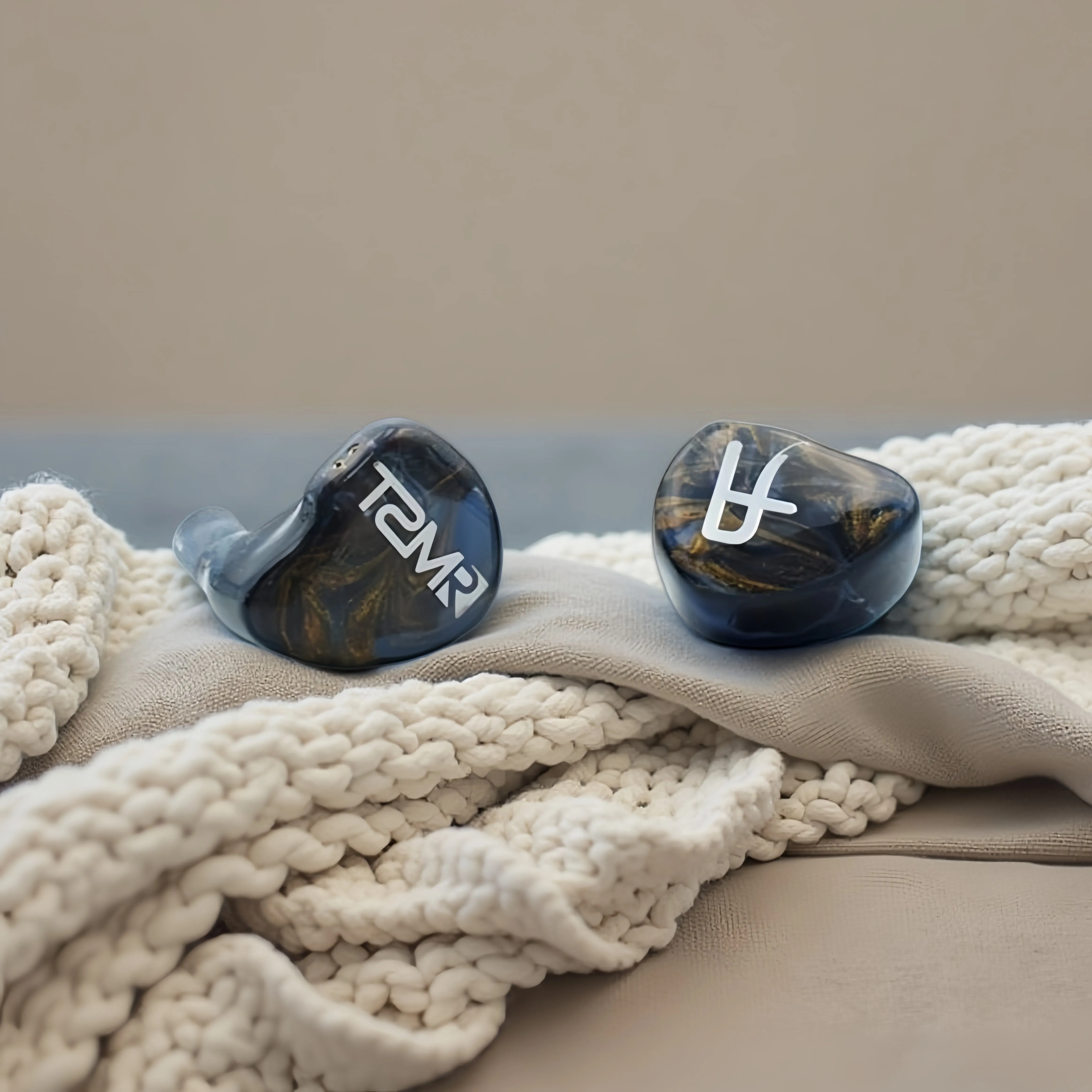 TANSIO MIRAI TSMR 6 6BA 6 Balanced Armature Driver 2Pin 0.78mm HiFi Audiophile In-ear Earphone IEMs with 3 Tuning Switches
TANSIO MIRAI TSMR 6 6BA 6 Balanced Armature Driver 2Pin 0.78mm HiFi Audiophile In-ear Earphone IEMs with 3 Tuning Switches
