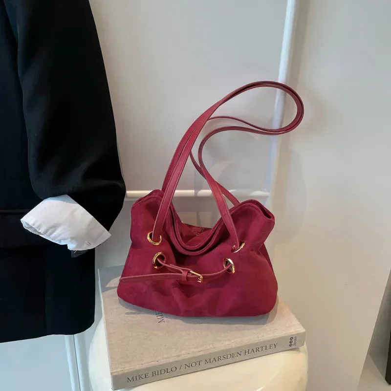 2025 Autumn Winter Women's Retro Matte Underarm Bag Casual Work Commuting Shoulder Messenger Bag
2025 Autumn Winter Women's Retro Matte Underarm Bag Casual Work Commuting Shoulder Messenger Bag