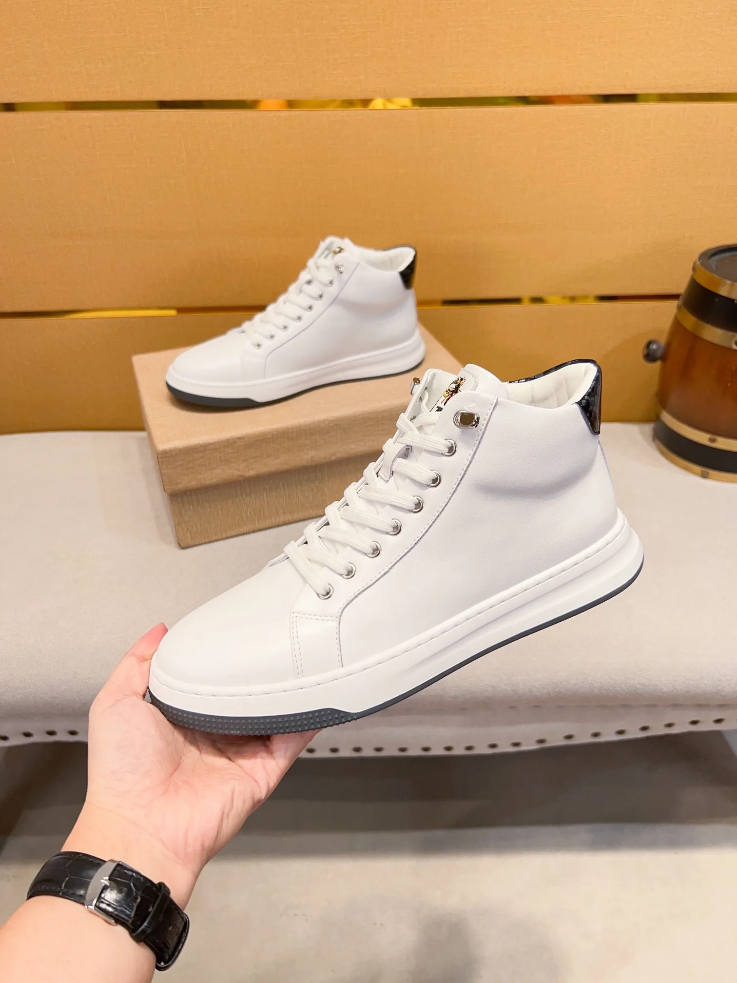 Men's Lac-up High-top boots outdoors Handmade Leather Casual Shoes Design Sneakers Man Comfortable Sports shoes Comfortable
Men's Lac-up High-top boots outdoors Handmade Leather Casual Shoes Design Sneakers Man Comfortable Sports shoes Comfortable