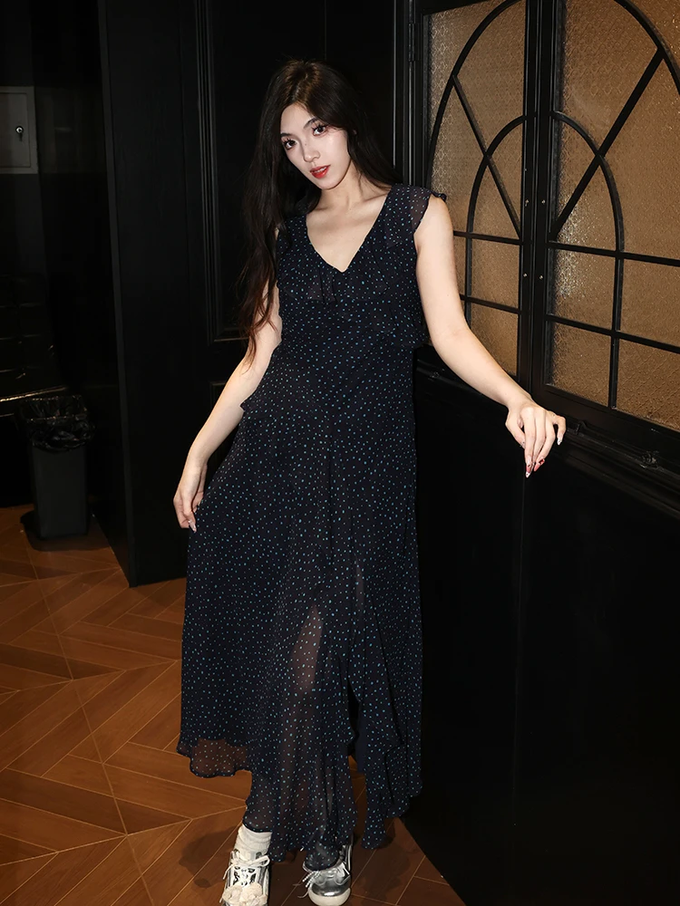 Beach Vacation Style V-Neck Polka Dot Beach Long Dress Women Summer 2026 New Sleeveless Slimming Fit Dress A-Line Skirt
Beach Vacation Style V-Neck Polka Dot Beach Long Dress Women Summer 2026 New Sleeveless Slimming Fit Dress A-Line Skirt