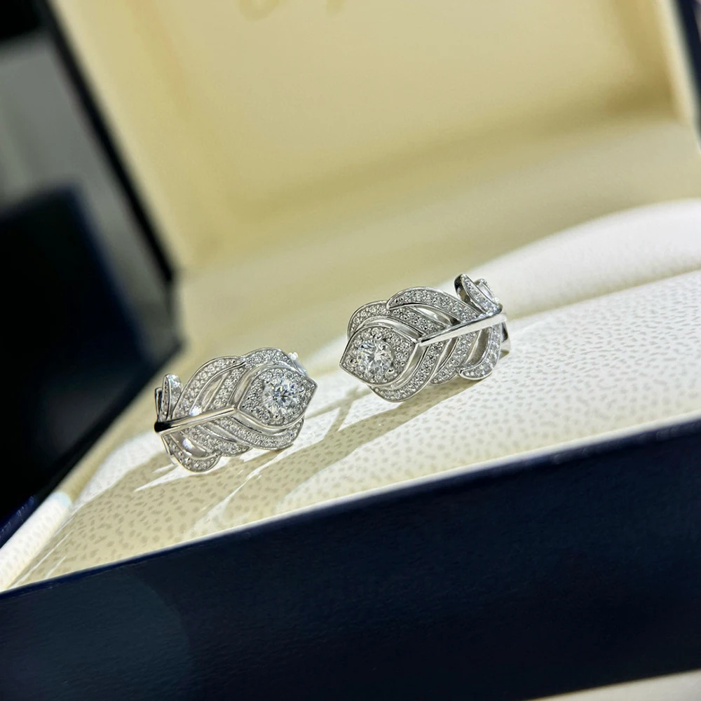 New Pure 925 Sterling Silver Jewelry Bohemia Feather Earrings Luxury Design Wedding Fashion Party Silver Diamond Earrings
New Pure 925 Sterling Silver Jewelry Bohemia Feather Earrings Luxury Design Wedding Fashion Party Silver Diamond Earrings