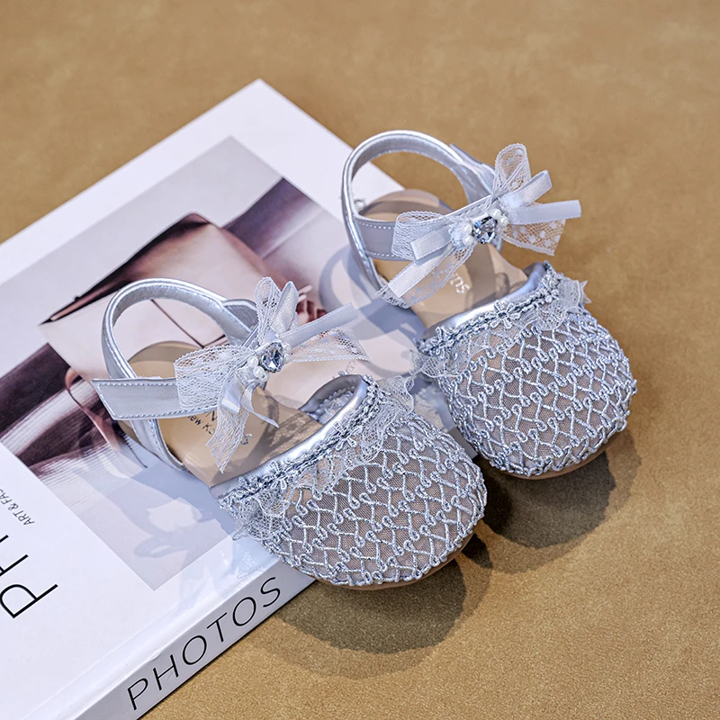 Kids New Breathable Sandals Summer Mesh Children Rhinestone Flat Sandals Non Slip Princess Girls Lolita Mary Jane Shoes with Bow
Kids New Breathable Sandals Summer Mesh Children Rhinestone Flat Sandals Non Slip Princess Girls Lolita Mary Jane Shoes with Bow