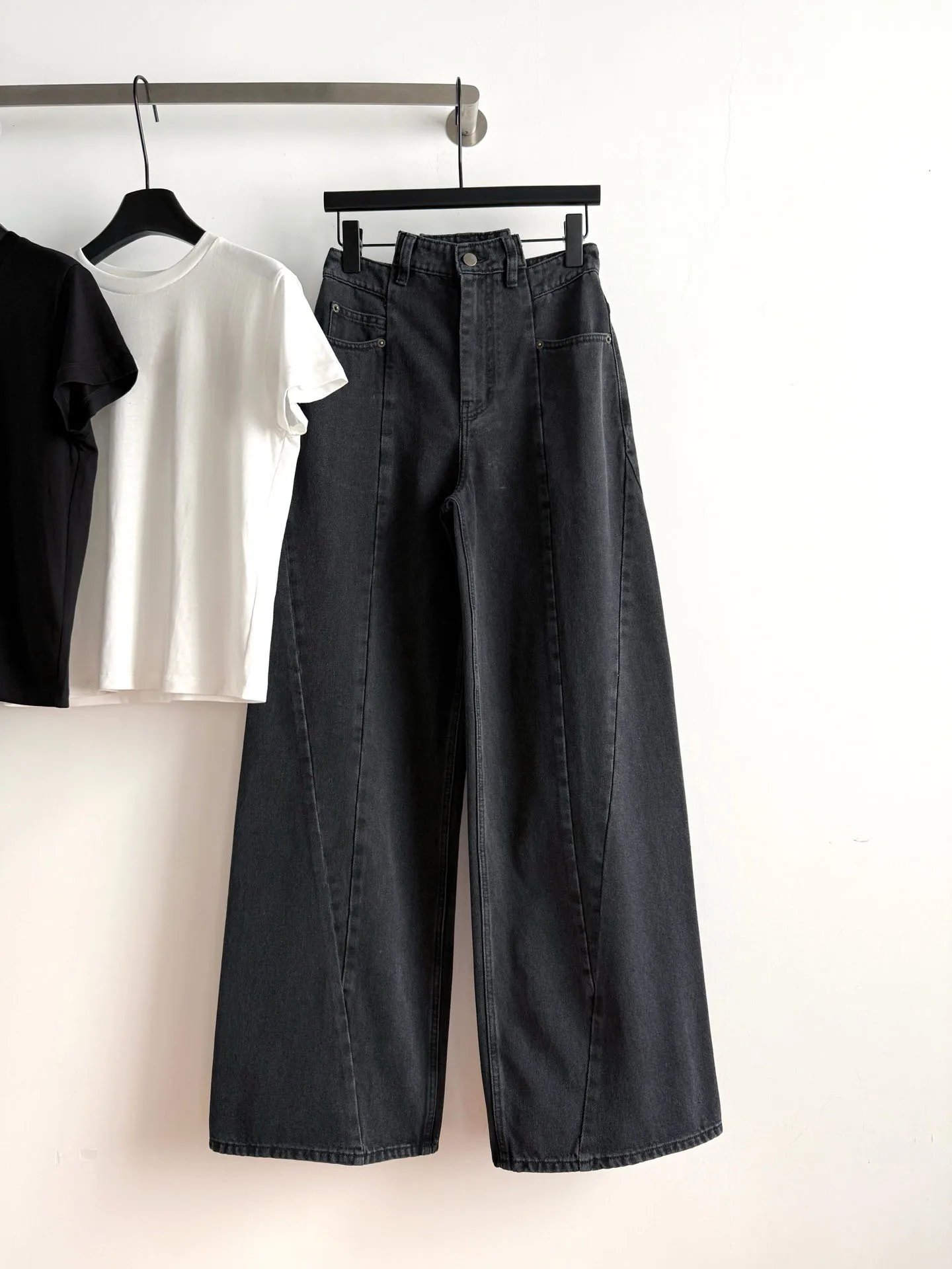 New Alien High Waist Jeans with Loose and Wide Legs, Versatile and Fashionable Women's Splicing, Misaligned Pocket Lines, Jeans
New Alien High Waist Jeans with Loose and Wide Legs, Versatile and Fashionable Women's Splicing, Misaligned Pocket Lines, Jeans