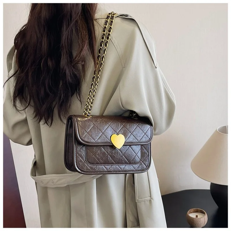 Modern Trendy Chain Strap Crossbody Bag Women's Designer Leather Shoulder Bag With Adjustable Shoulder Strap
Modern Trendy Chain Strap Crossbody Bag Women's Designer Leather Shoulder Bag With Adjustable Shoulder Strap