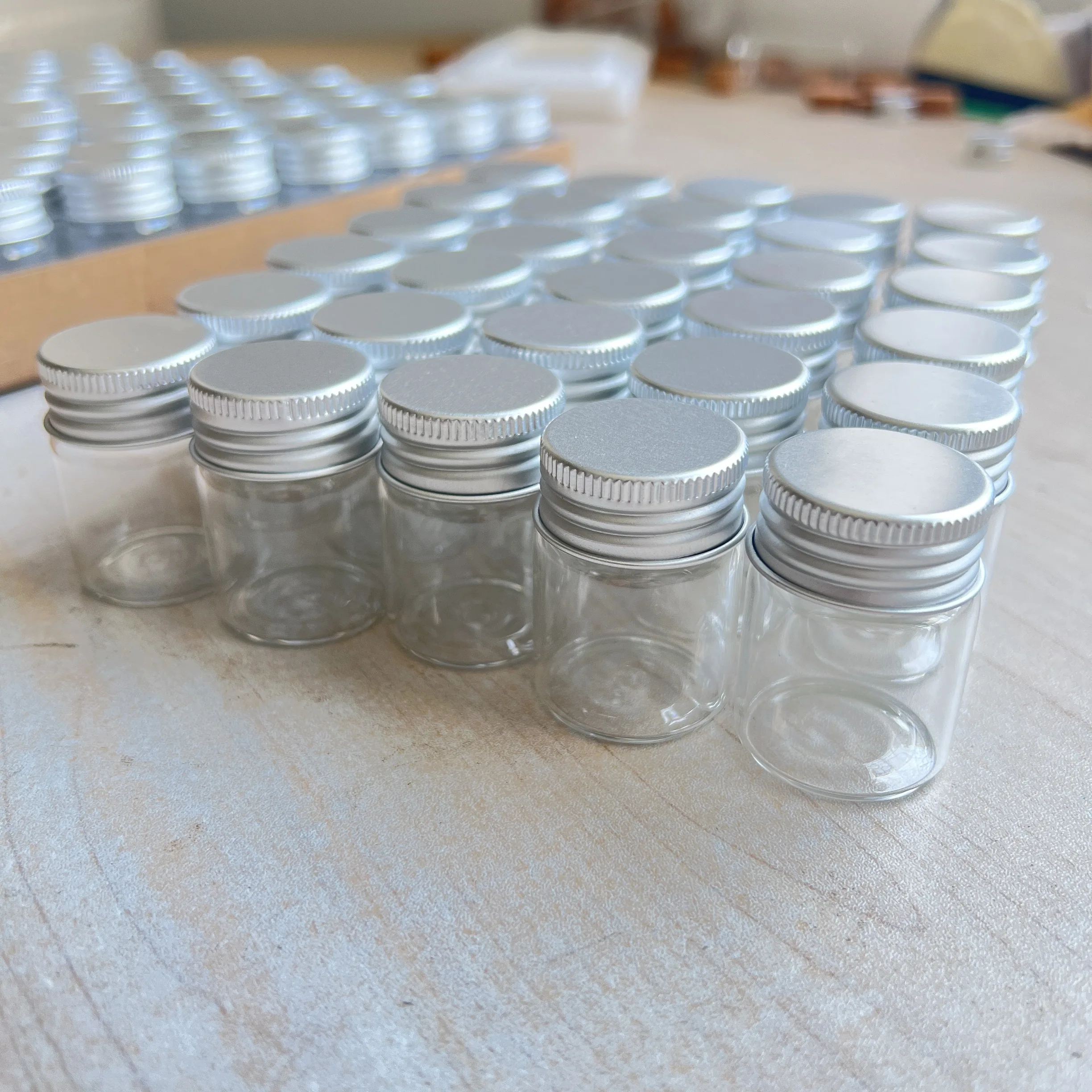 100 PCS 15ml Mini Glass Bottles Aluminum Caps Glass 21×30×40mm Cute Tiny Glass Jars Vial Transparent Seeds Containers 
100 PCS 15ml Mini Glass Bottles Aluminum Caps Glass 21×30×40mm Cute Tiny Glass Jars Vial Transparent Seeds Containers