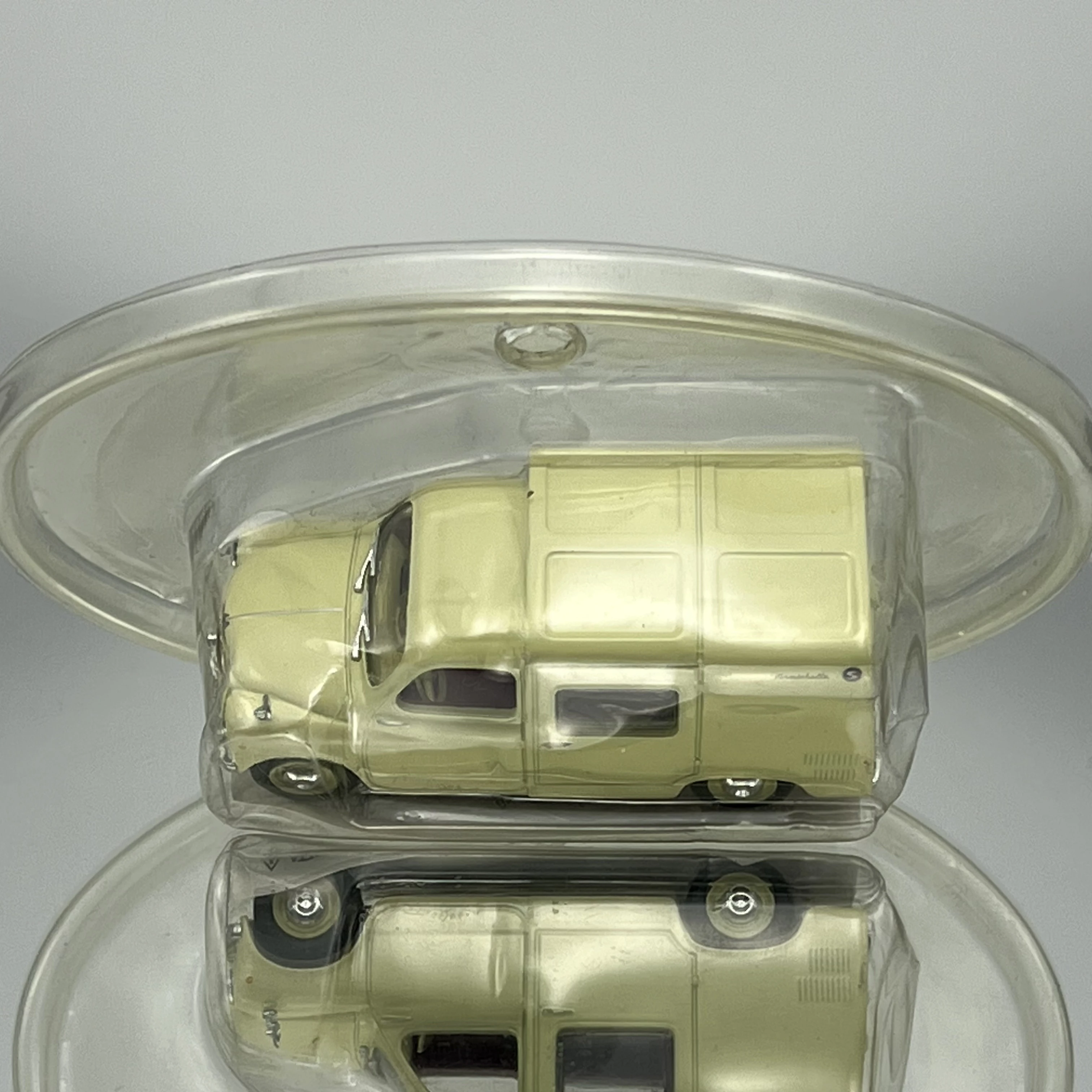 Литая под давлением масштаб 1/43 испанский SEAT 600 Siata Formichetta Van модель желтого сплава модель автомобиля Коллекционная игрушка в подарок сувенирный дисплей
Литая под давлением масштаб 1/43 испанский SEAT 600 Siata Formichetta Van модель желтого сплава модель автомобиля Коллекционная игрушка в подарок сувенирный дисплей