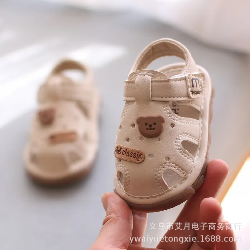 Детские сандалии с мягкой подошвой и нескользящей подошвой для мальчиков и девочек, закрытые сандалии для малышей с изображением медвежонка, обувь для прогулок на улице
Детские сандалии с мягкой подошвой и нескользящей подошвой для мальчиков и девочек, закрытые сандалии для малышей с изображением медвежонка, обувь для прогулок на улице