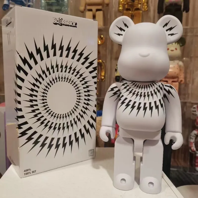 Bearbrick 400% violent bear doll ornaments 2G HajimeSorayama electroplating polar bear doll hand-made Christmas gifts.
Bearbrick 400% violent bear doll ornaments 2G HajimeSorayama electroplating polar bear doll hand-made Christmas gifts.