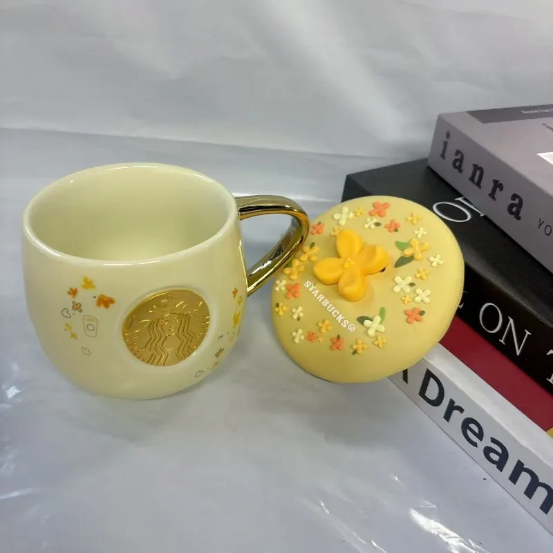 Starbucks Cute Bow Lid Mug, 355ml Cream Yellow Ceramic Cup with Gold Siren Logo
Starbucks Cute Bow Lid Mug, 355ml Cream Yellow Ceramic Cup with Gold Siren Logo