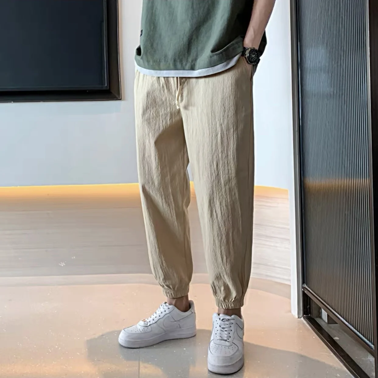 2023 New Summer Fashion Linen Thin High Waist Lace Up Panel Pocket Loose Casual Fashion Men's Sports Trend Cropped Leggings
2023 New Summer Fashion Linen Thin High Waist Lace Up Panel Pocket Loose Casual Fashion Men's Sports Trend Cropped Leggings