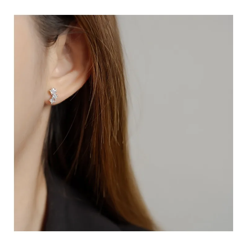 Korean Light Luxury Zircon Star Stud Earrings for Women, Niche and Versatile Design Sense, Commuting Five-pointed Star Earrings
Korean Light Luxury Zircon Star Stud Earrings for Women, Niche and Versatile Design Sense, Commuting Five-pointed Star Earrings