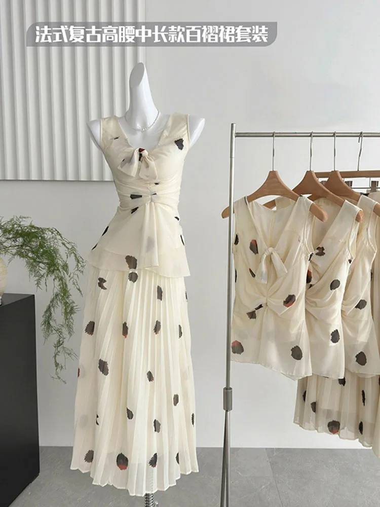 American Style Outfits 2 Piece Skirts Set V-Neck Polka Dot Sleeveless Camisole Tops + Women New Design Slim A-line Long Skirt
American Style Outfits 2 Piece Skirts Set V-Neck Polka Dot Sleeveless Camisole Tops + Women New Design Slim A-line Long Skirt