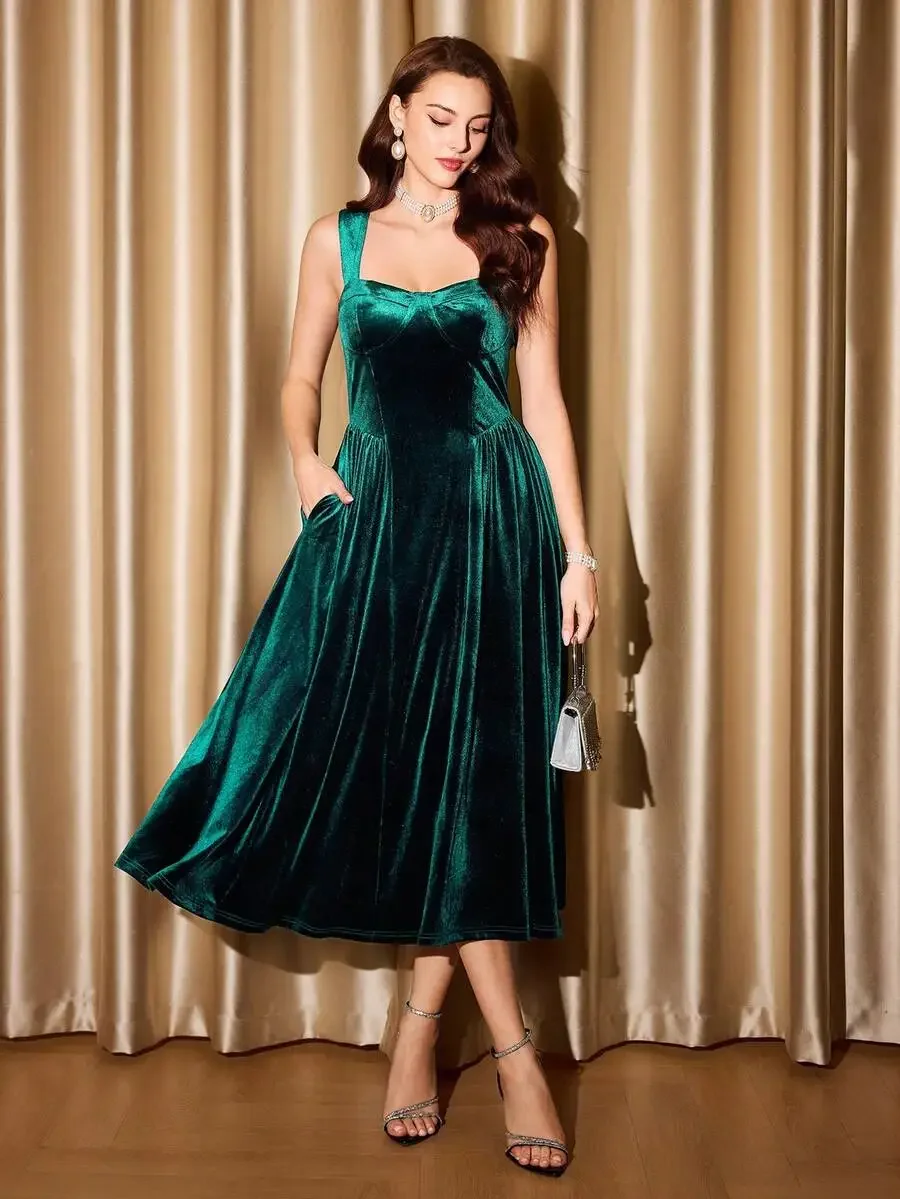 Vintage Elegant Velvet Womens Dress With Spaghetti Strap And Pockets Moss Green
Vintage Elegant Velvet Womens Dress With Spaghetti Strap And Pockets Moss Green